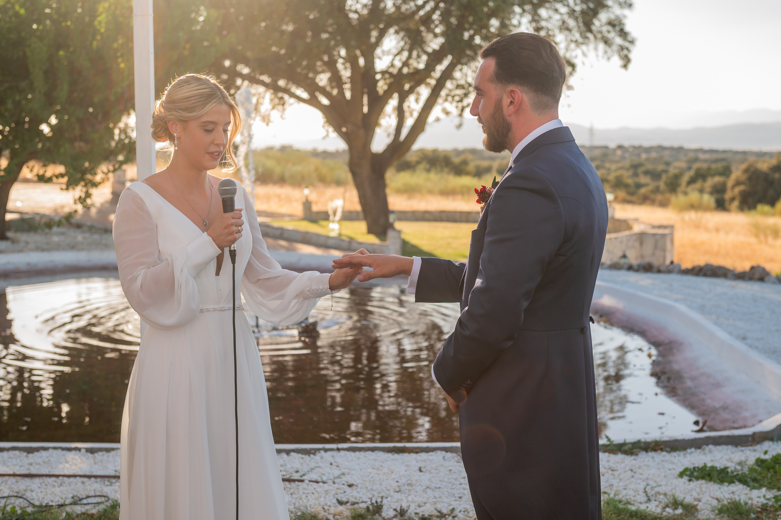 Aitor y Sandra. Boda en Finca Valdetrigos, Madrid. Fotógrafo de bodas en Valencia y toda España · Javier Poveda