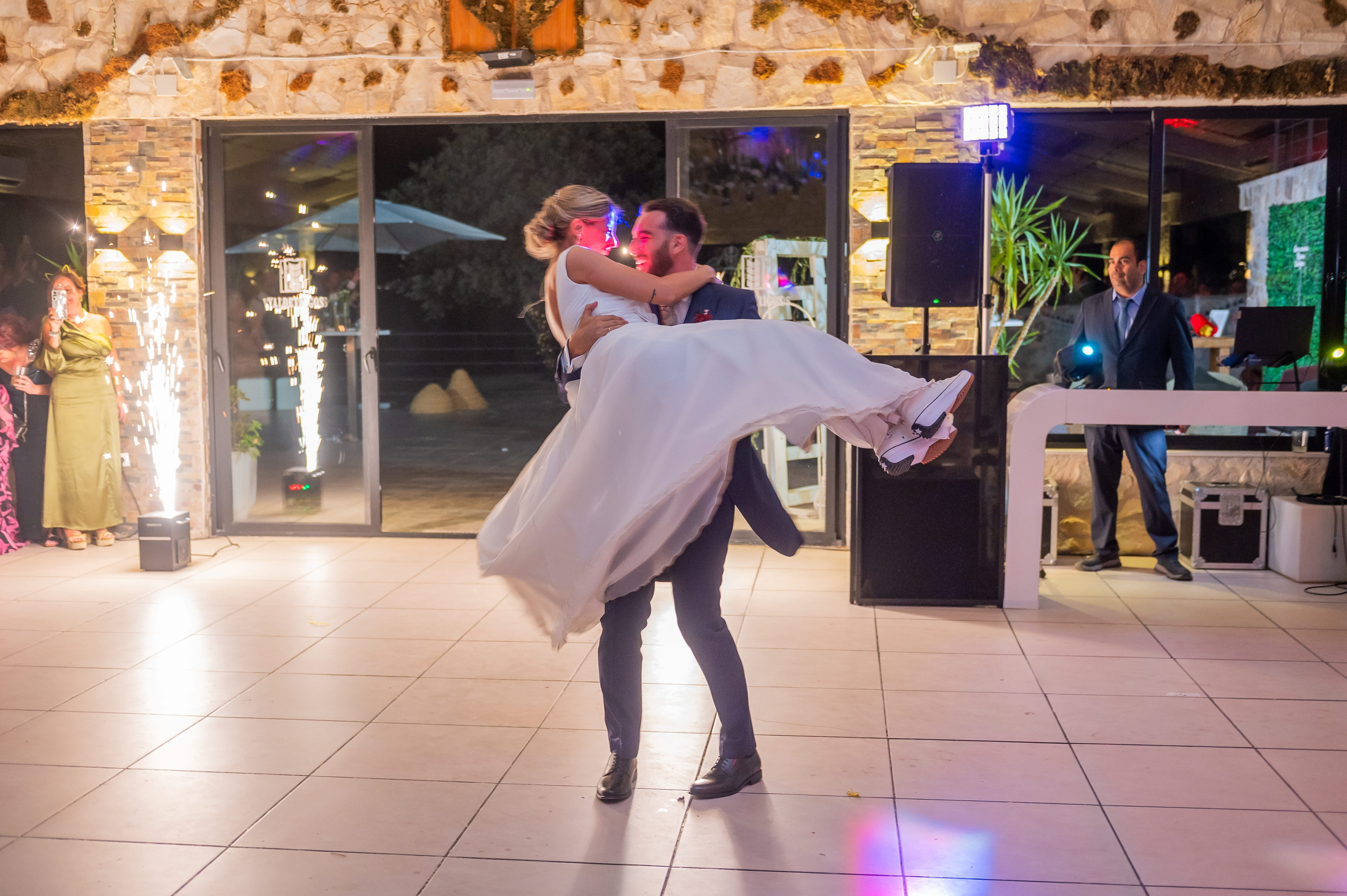 Aitor y Sandra. Boda en Finca Valdetrigos, Madrid. Fotógrafo de bodas en Valencia y toda España · Javier Poveda