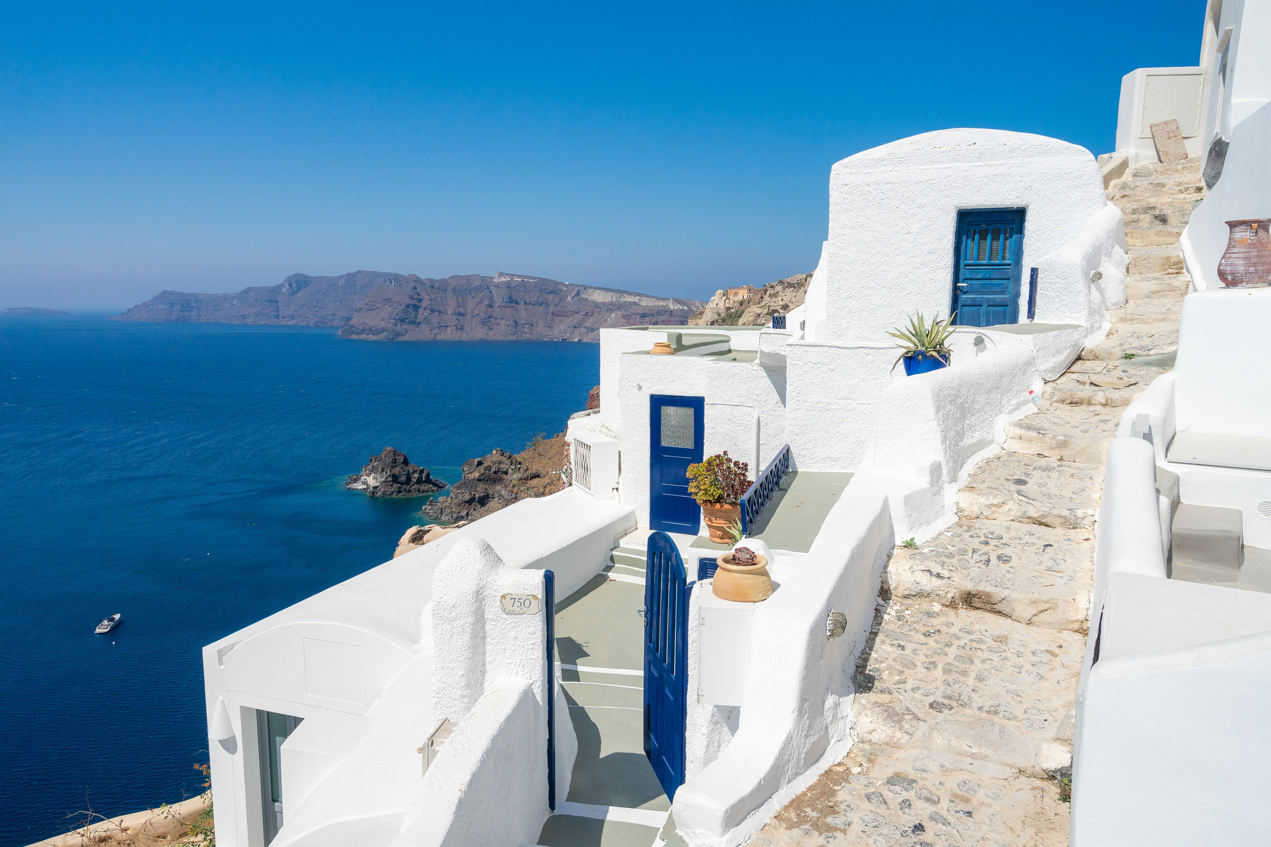 Photoshoot locations in Santorini, photo by SokoLOVE. Photographer in Santorini SokoLOVE Alex| Flying Dress Santorini