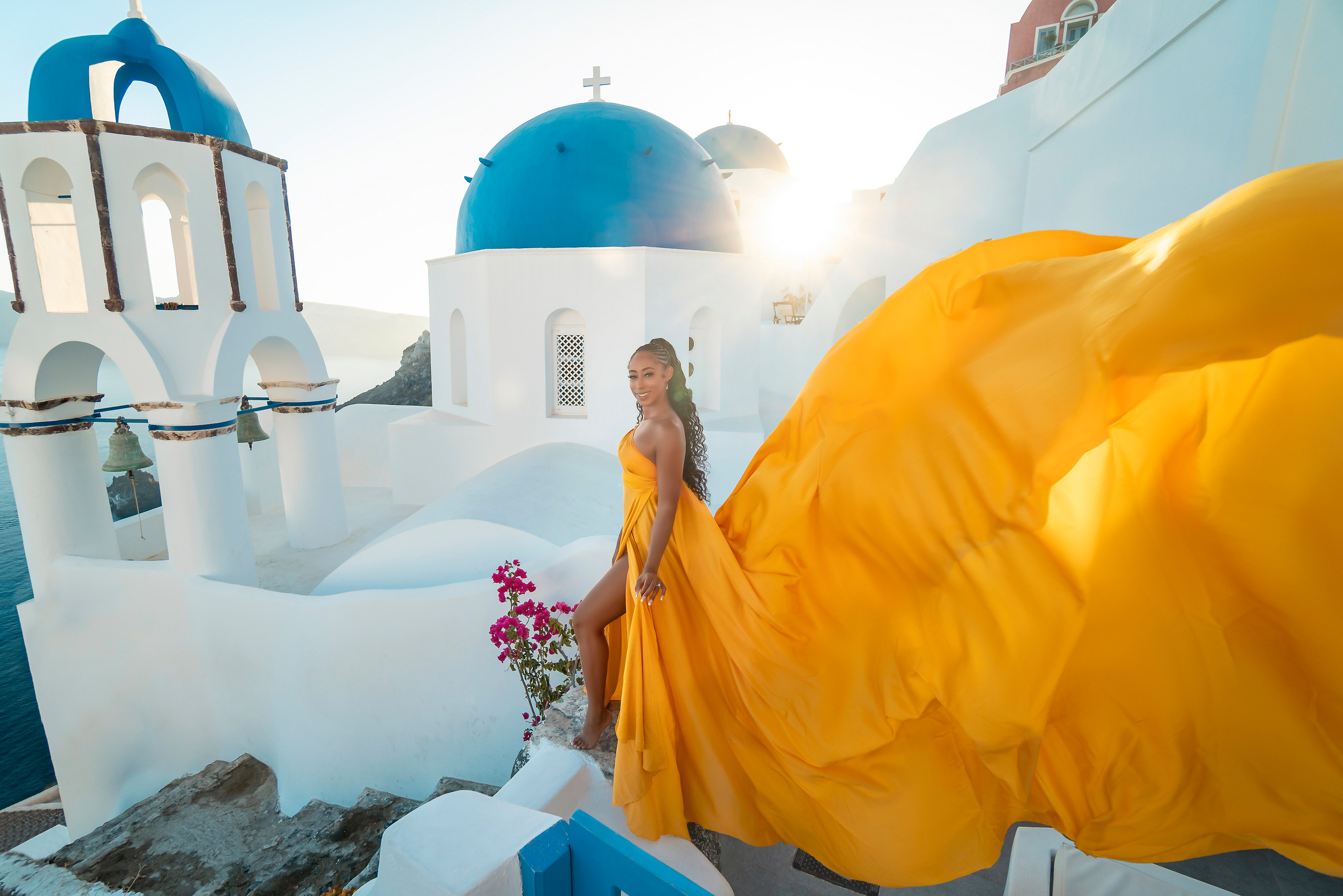 Comment choisir un photographe pour couples à Santorin | Guide Pratique. Photographe vidéaste à Santorin|Séances photos de Robe volante Santorin|