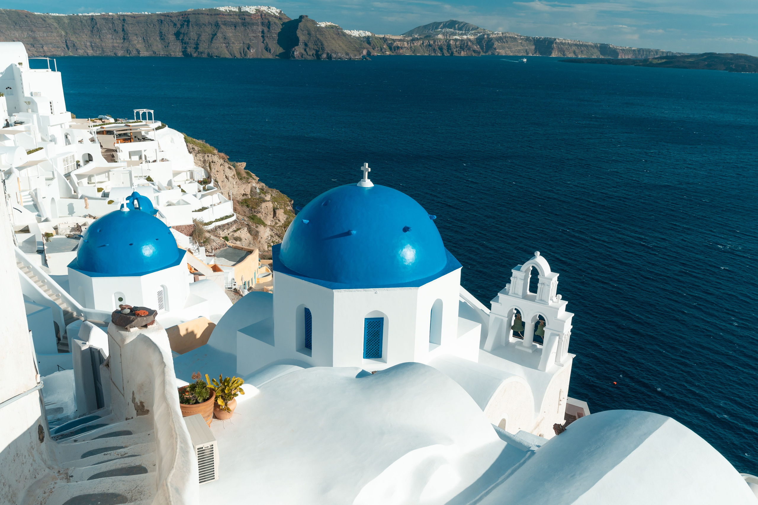 Photoshoot locations in Santorini, photo by SokoLOVE. Photographer in Santorini SokoLOVE Alex| Flying Dress Santorini