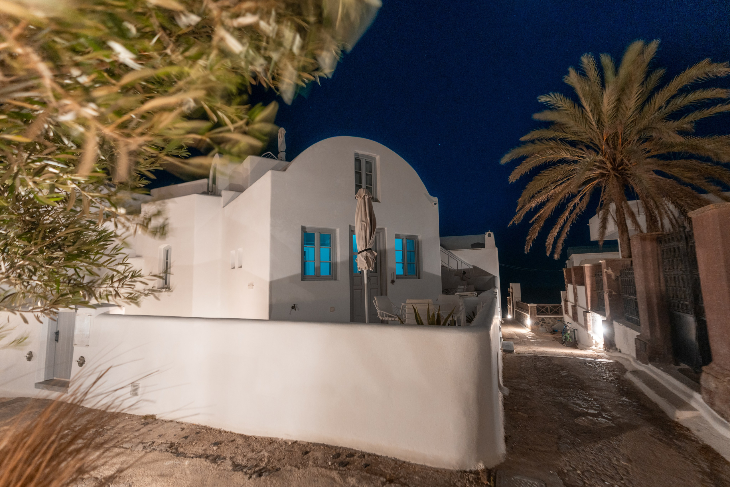 Photoshoot locations in Santorini, photo by SokoLOVE. Photographer in Santorini SokoLOVE Alex| Flying Dress Santorini