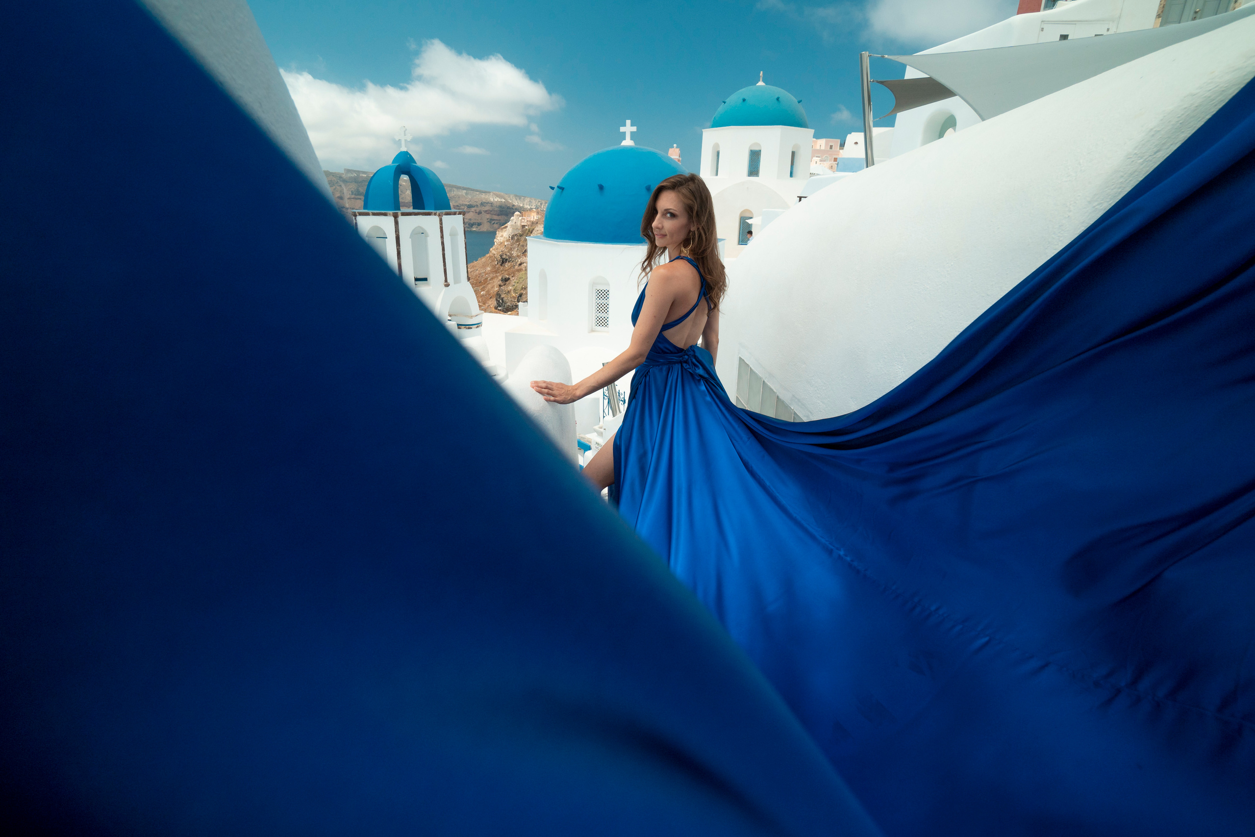 Robe Volante Santorin. Photographe vidéaste à Santorin|Séances photos de Robe volante Santorin|