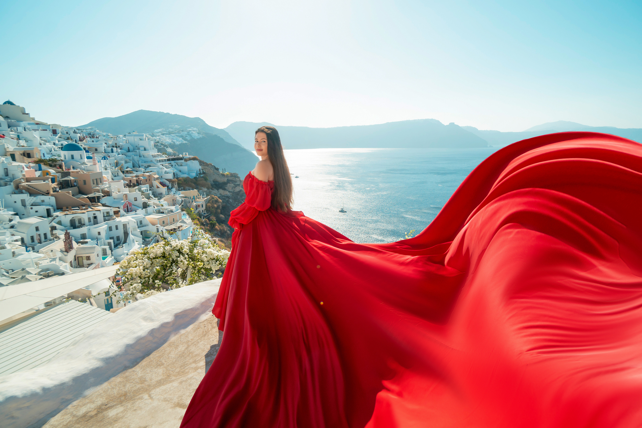"Make your family photoshoot unforgettable with Sokolove’s Flying Dress experience in Santorini. Whether it’s a magical family portrait or individual shots, let the beauty of Santorini enhance your photos, showcasing love, elegance, and grace."