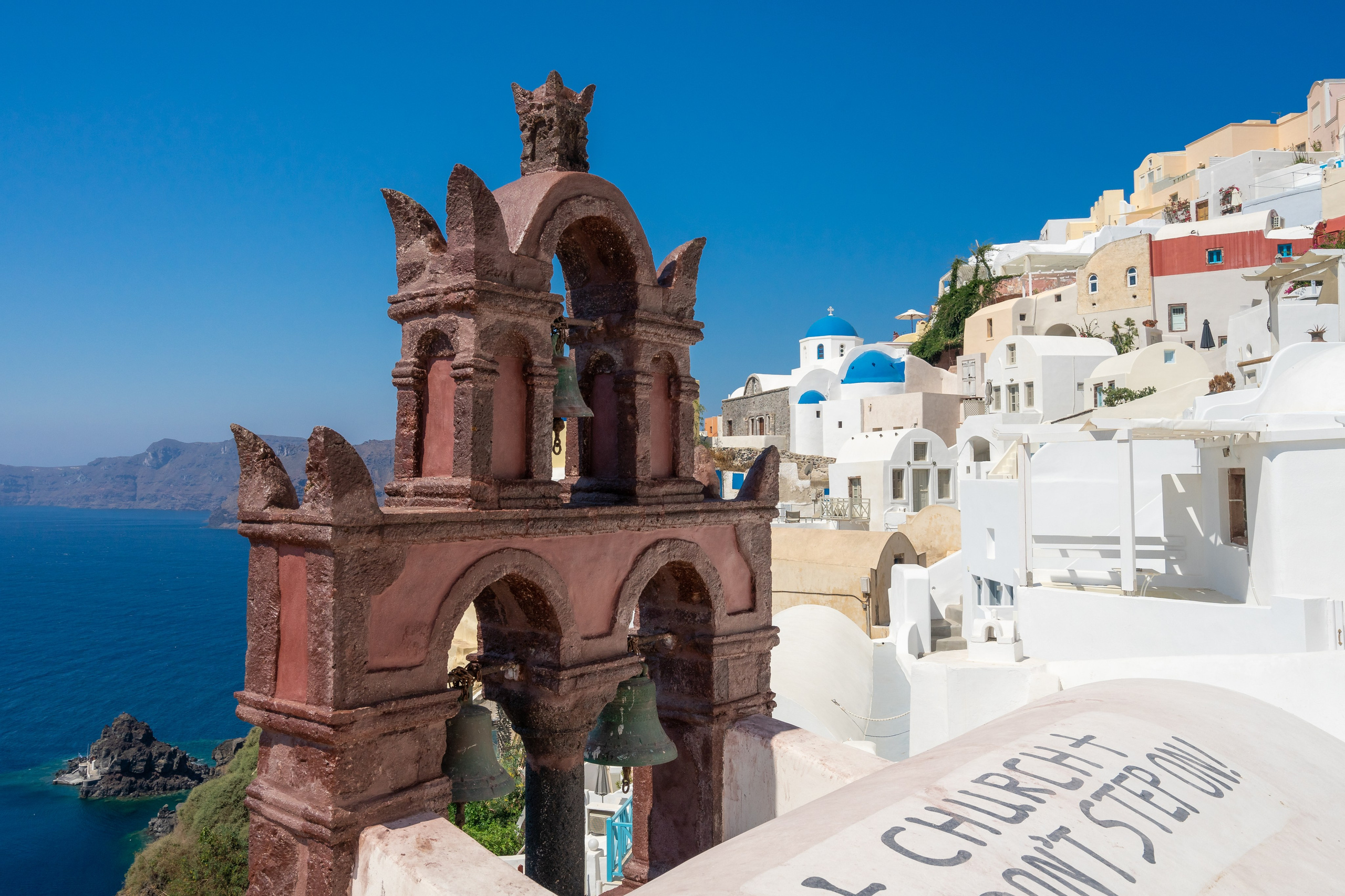 Photoshoot locations in Santorini, photo by SokoLOVE. Photographer in Santorini SokoLOVE Alex| Flying Dress Santorini