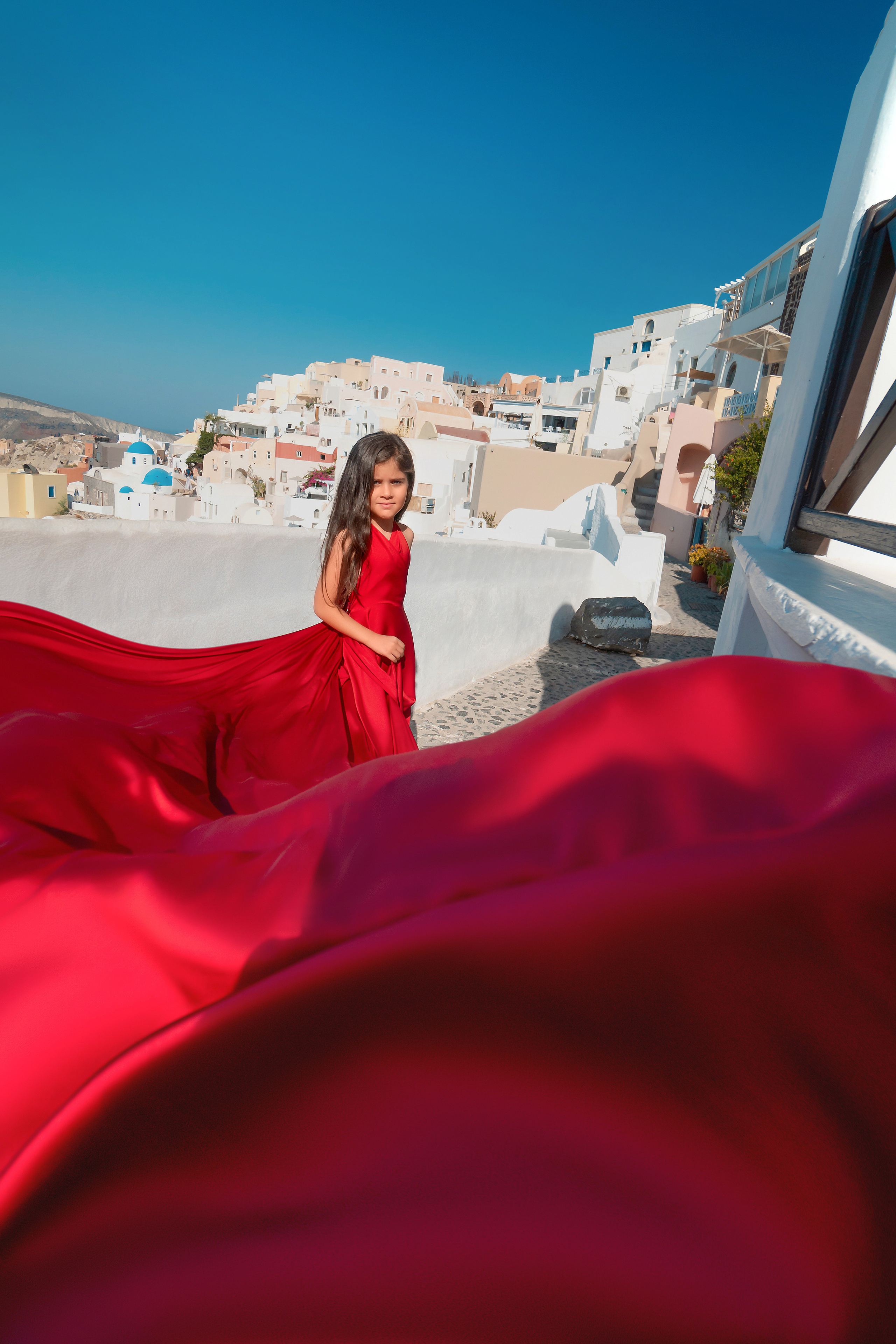 KIDS-1. Kids Red flying dress 6-12 yers |rent price 50 euro. Photographe vidéaste à Santorin|Séances photos de Robe volante Santorin|