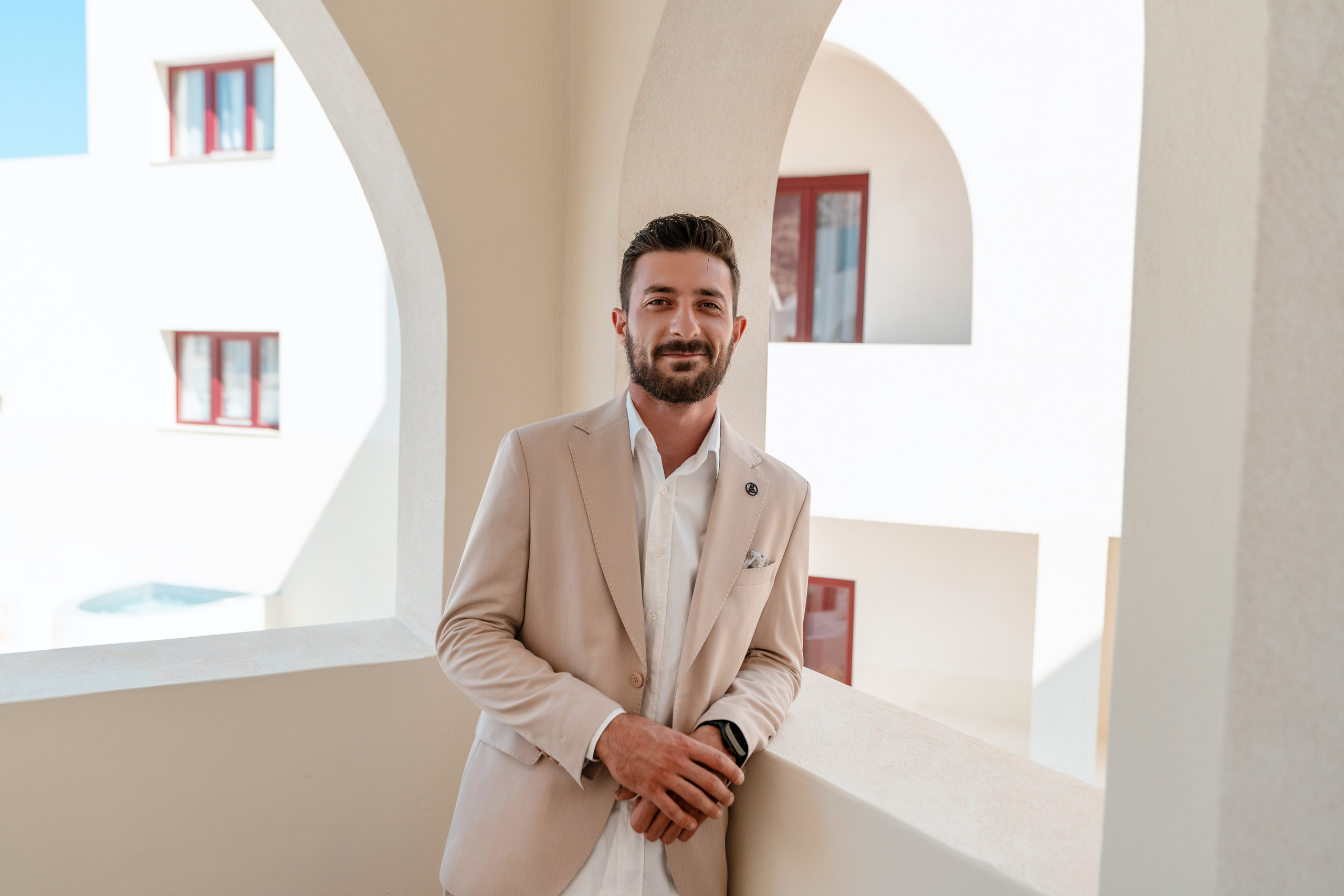 Santorini Wedding Photographer & Drone Video. Photographe vidéaste à Santorin|Séances photos de Robe volante Santorin|