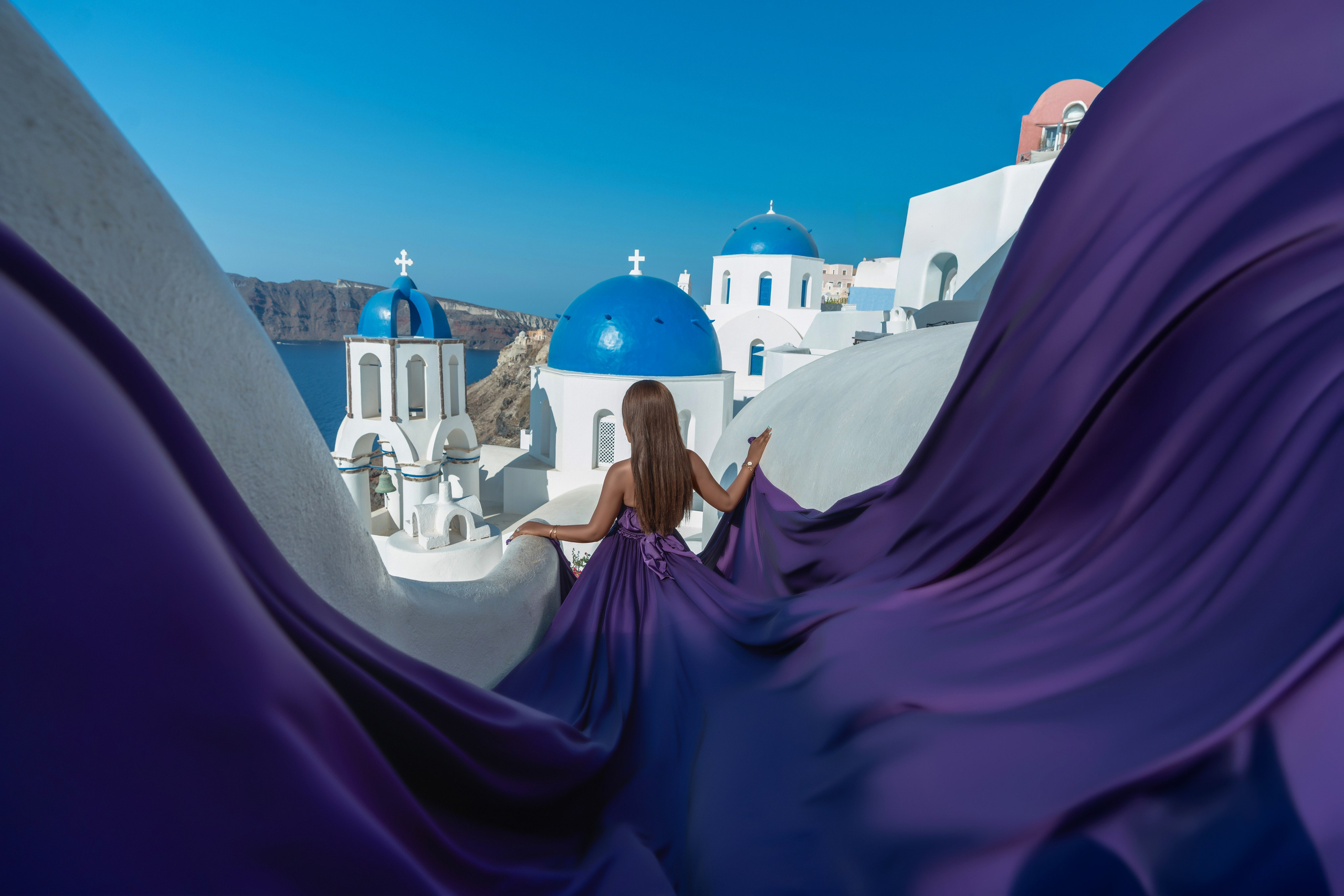 Famille par Sokolove photographe de Santorin. Photographe vidéaste à Santorin|Séances photos de Robe volante Santorin|