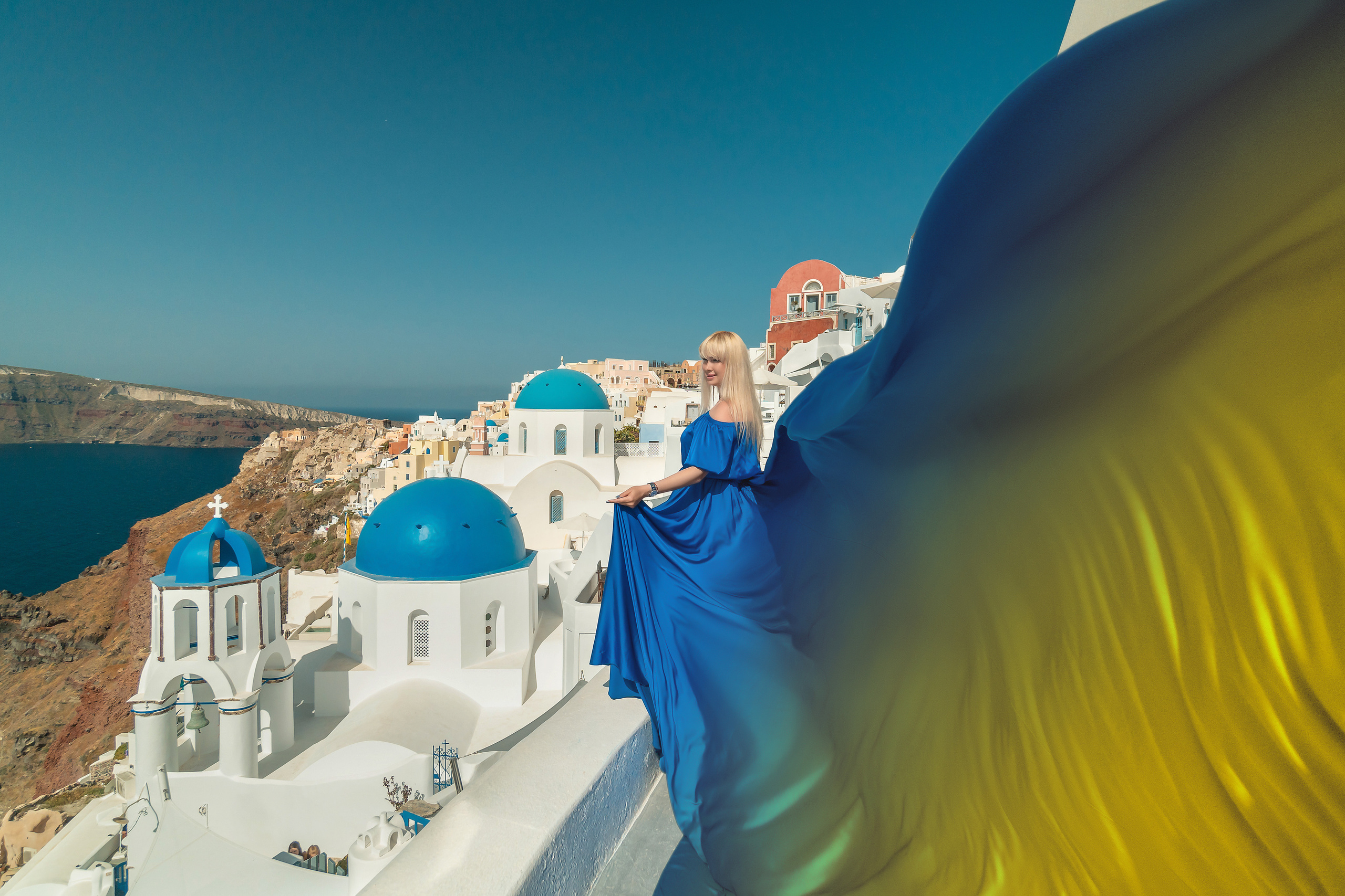 Photo session in Oia, Santorini in the morning. Photographer in Santorini SokoLOVE Alex| Flying Dress Santorini