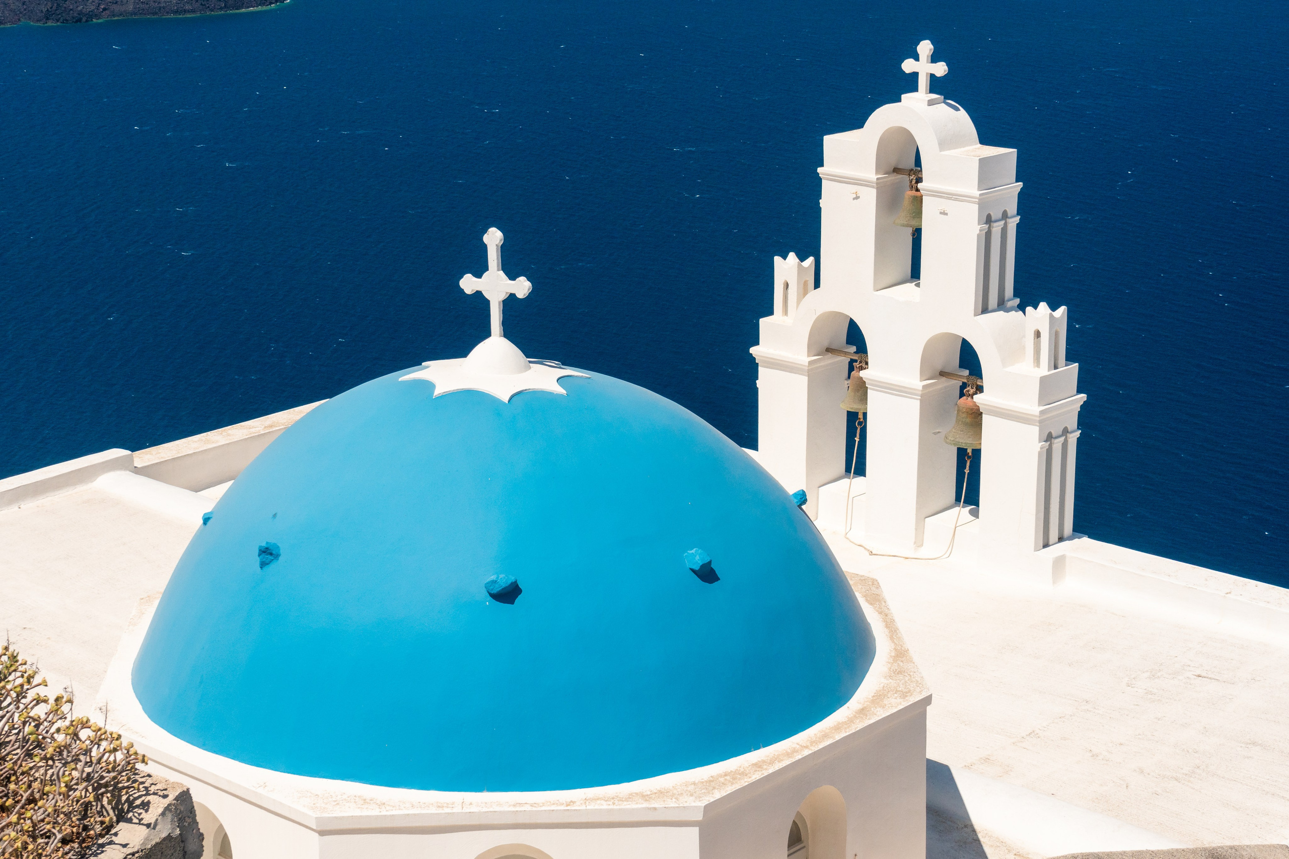 Photoshoot locations in Santorini, photo by SokoLOVE. Photographer in Santorini SokoLOVE Alex| Flying Dress Santorini