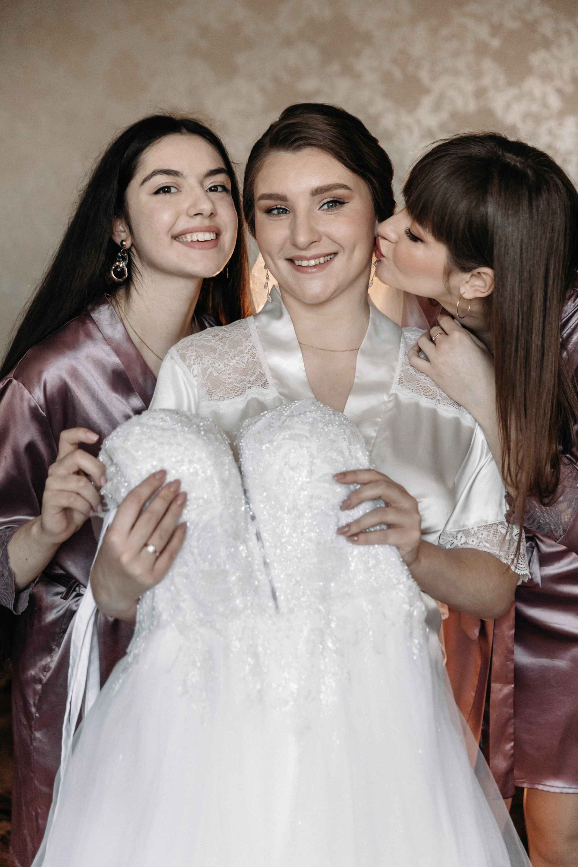 Анонс першого весілля сезону 2022 Даші та Юри. Весільний та сімейний фотограф в Данії Вячеслав Логвинюк