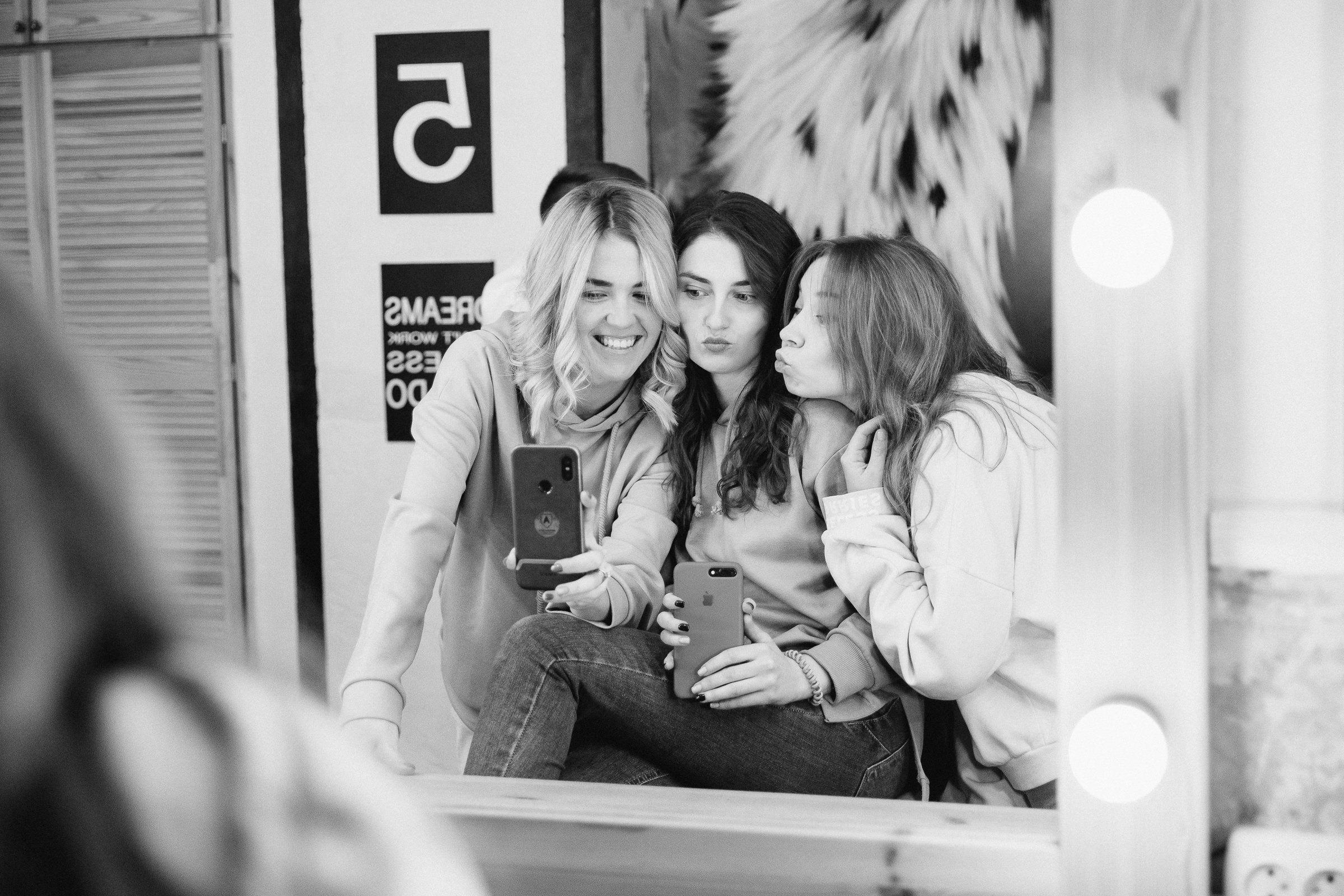 Бекстейдж новогодней фотосессии для команды Aurora City. Весільний та Репортажний фотограф Іванченко Максим. Дніпро, Україна