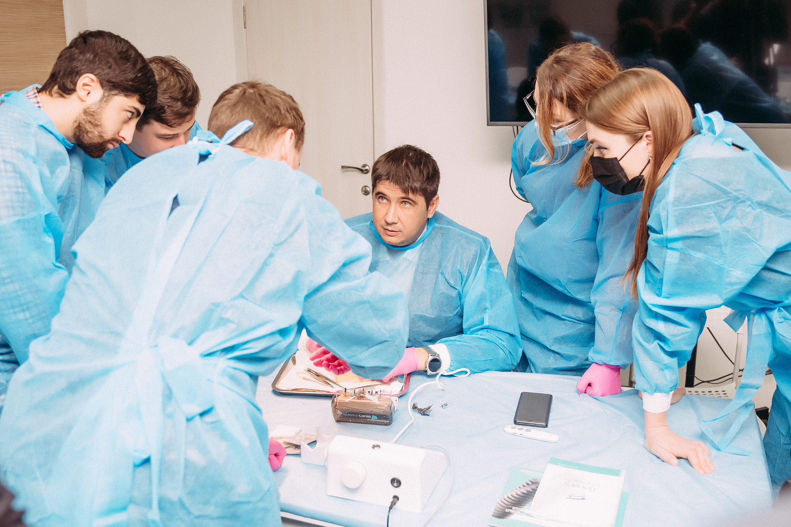 Репортажная съемка экскурсии на производство имплантов. Весільний та Репортажний фотограф Іванченко Максим. Дніпро, Україна