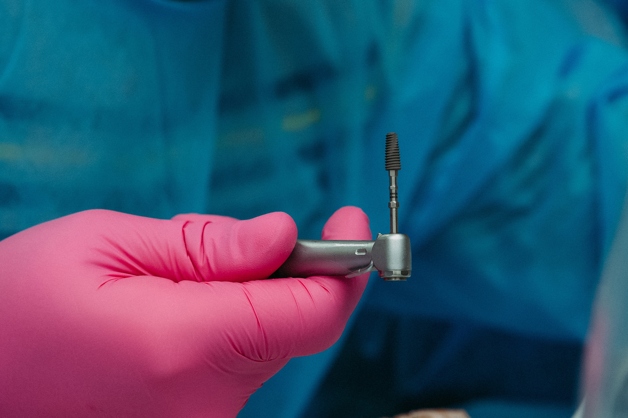 Репортажная съемка экскурсии на производство имплантов. Весільний та Репортажний фотограф Іванченко Максим. Дніпро, Україна