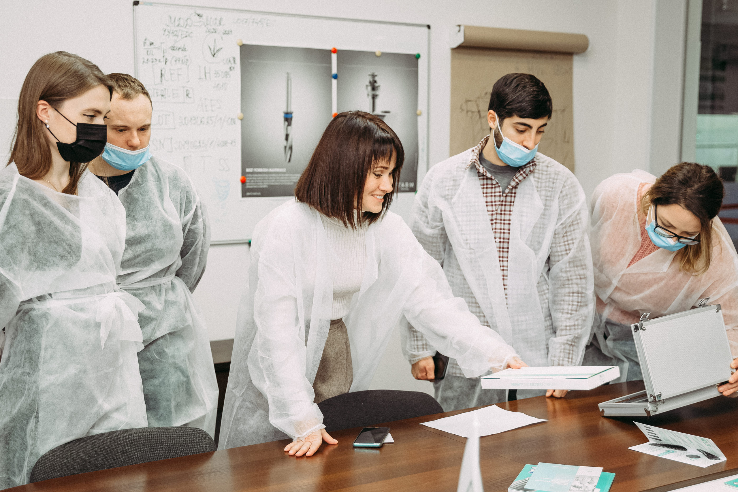 Репортажная съемка экскурсии на производство имплантов. Весільний та Репортажний фотограф Іванченко Максим. Дніпро, Україна