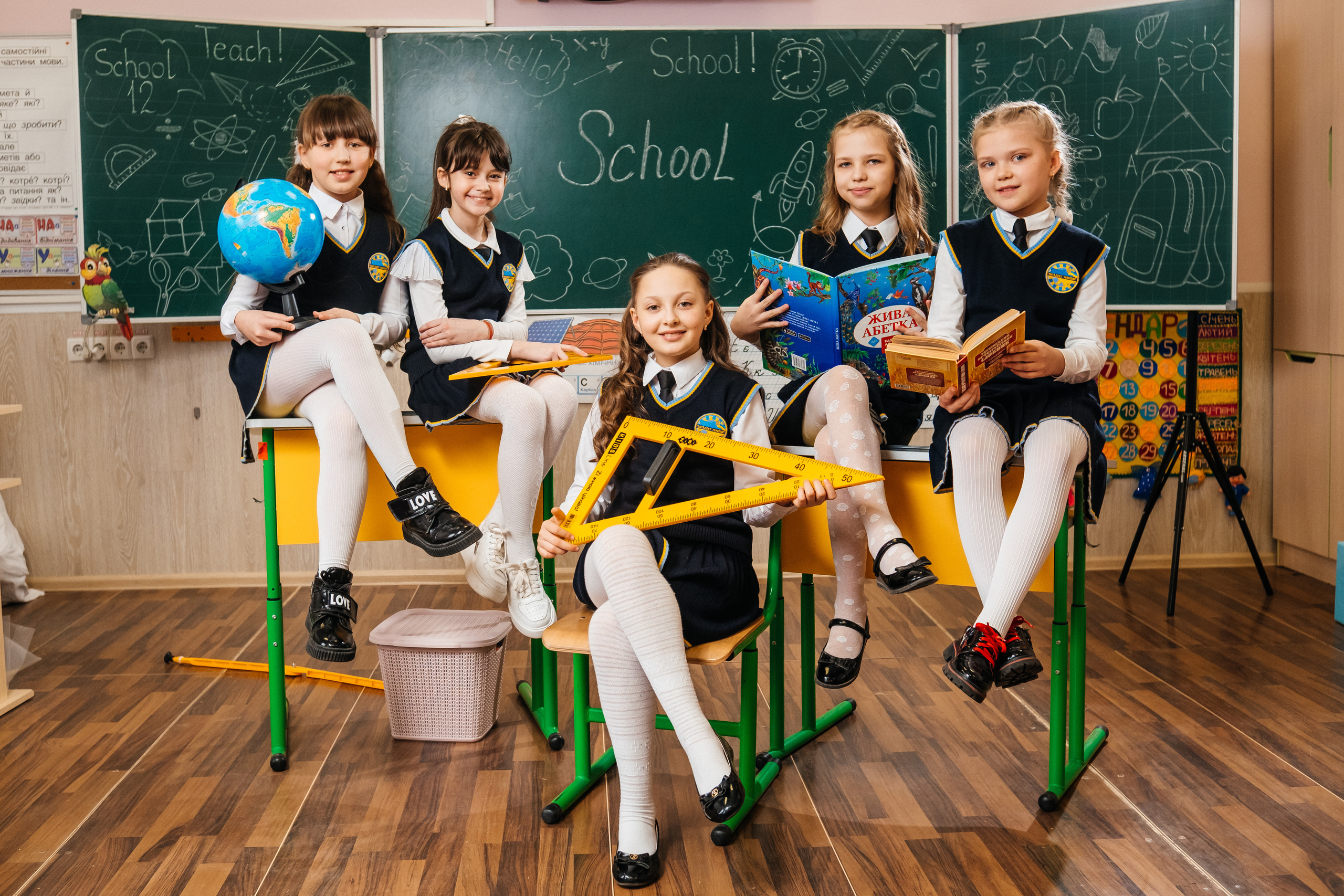 Альбом ЕКОНОМ. Випускні альбоми SCHOOL PHOTO BOOK