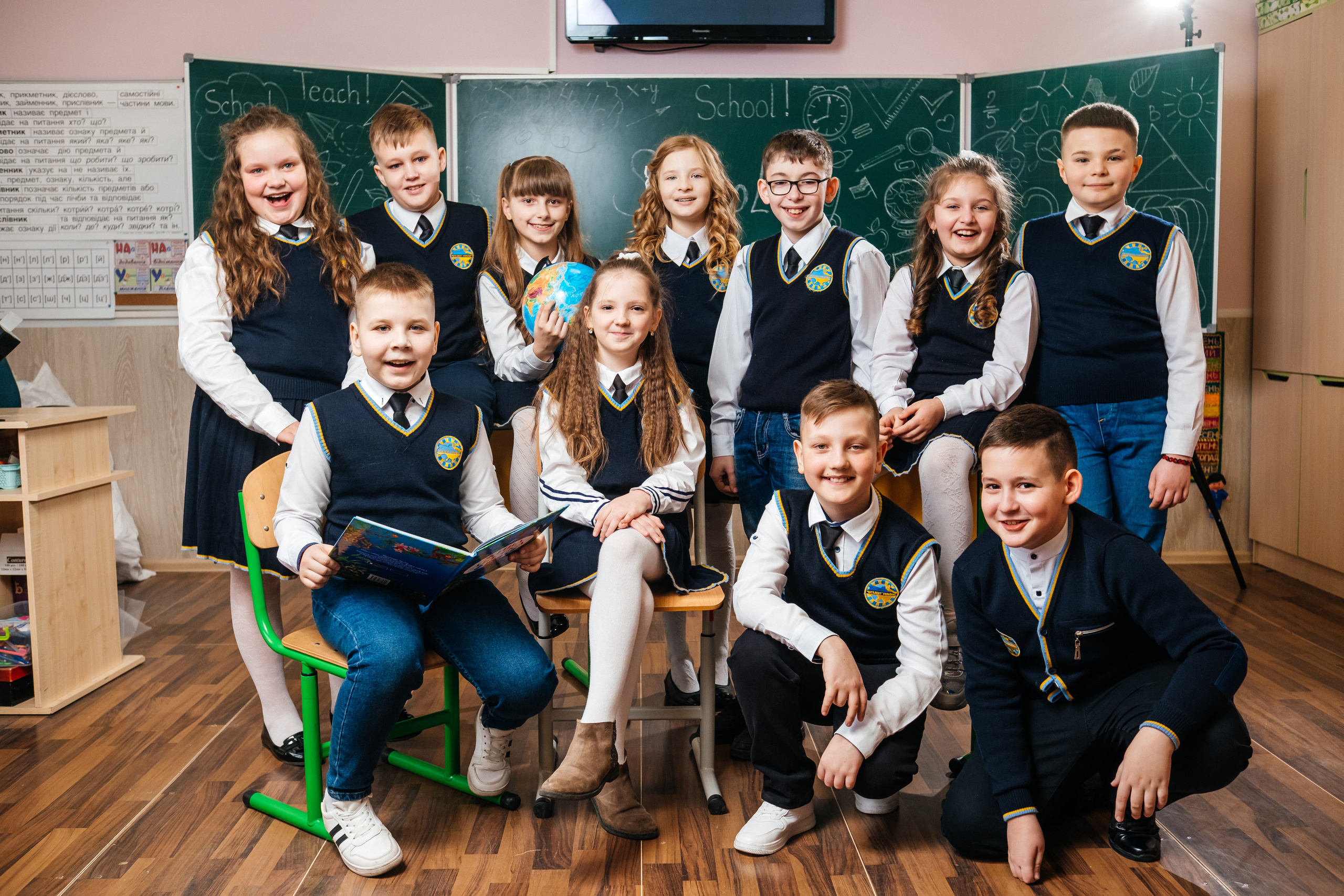 Альбом ЕКОНОМ. Випускні альбоми SCHOOL PHOTO BOOK