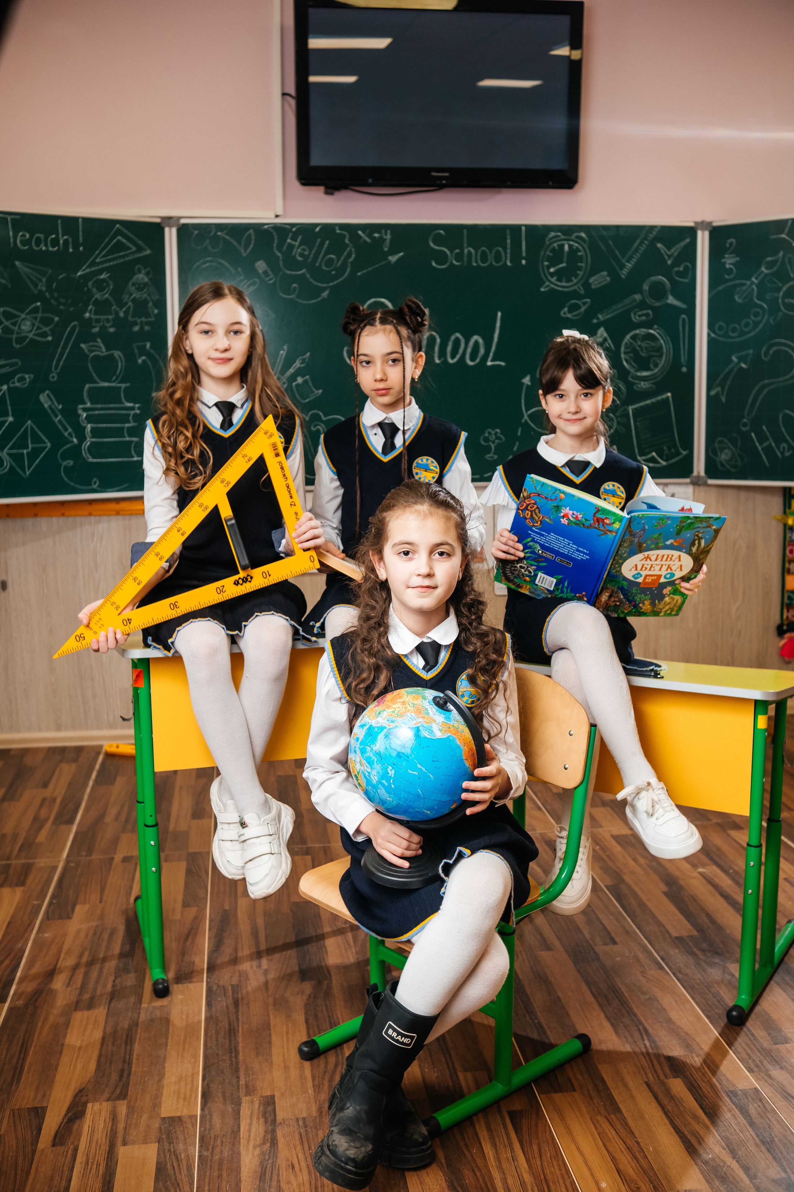 Альбом ЕКОНОМ. Випускні альбоми SCHOOL PHOTO BOOK