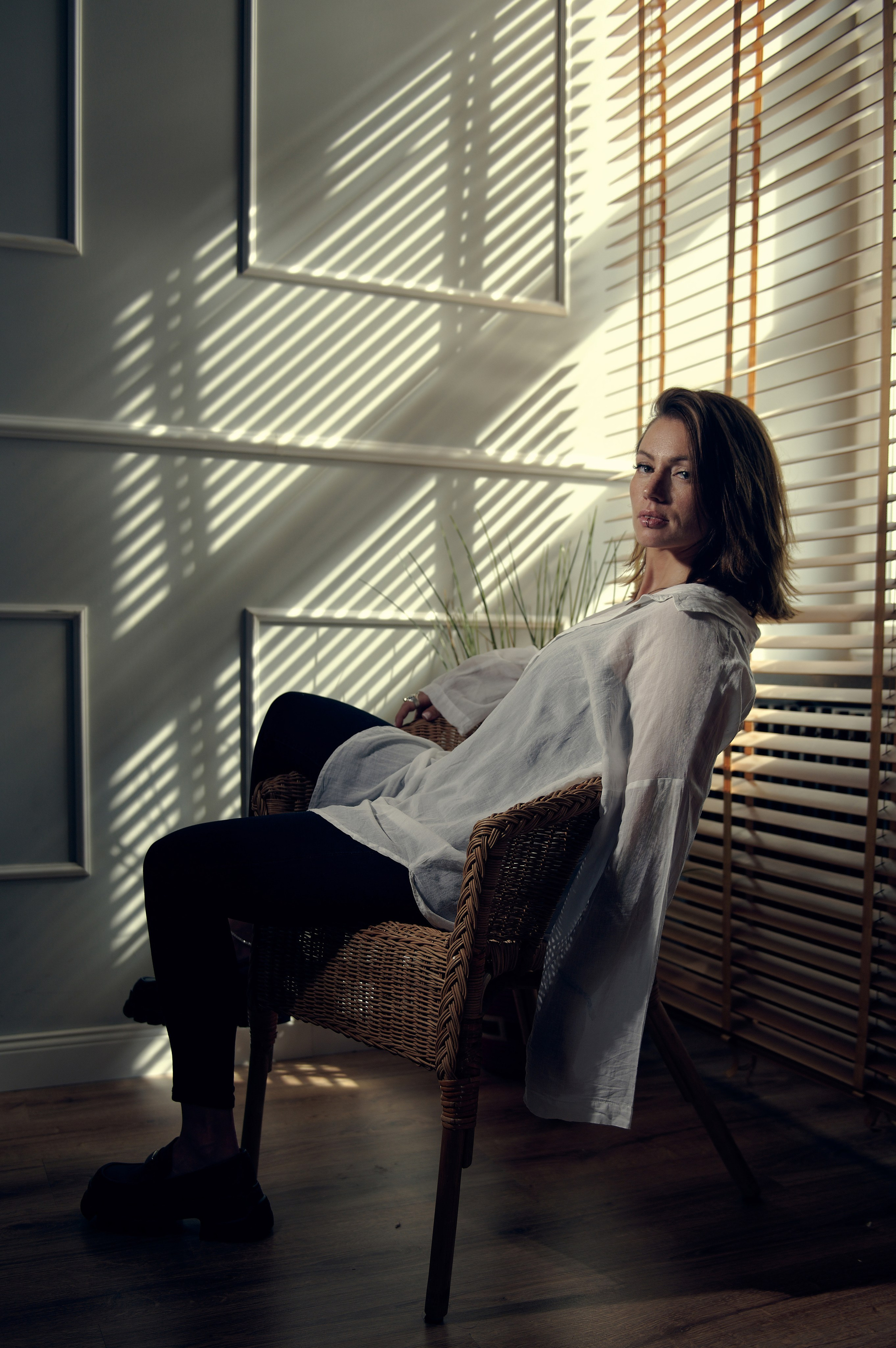 Zdjęcie kobiece – naturalne światło, studio