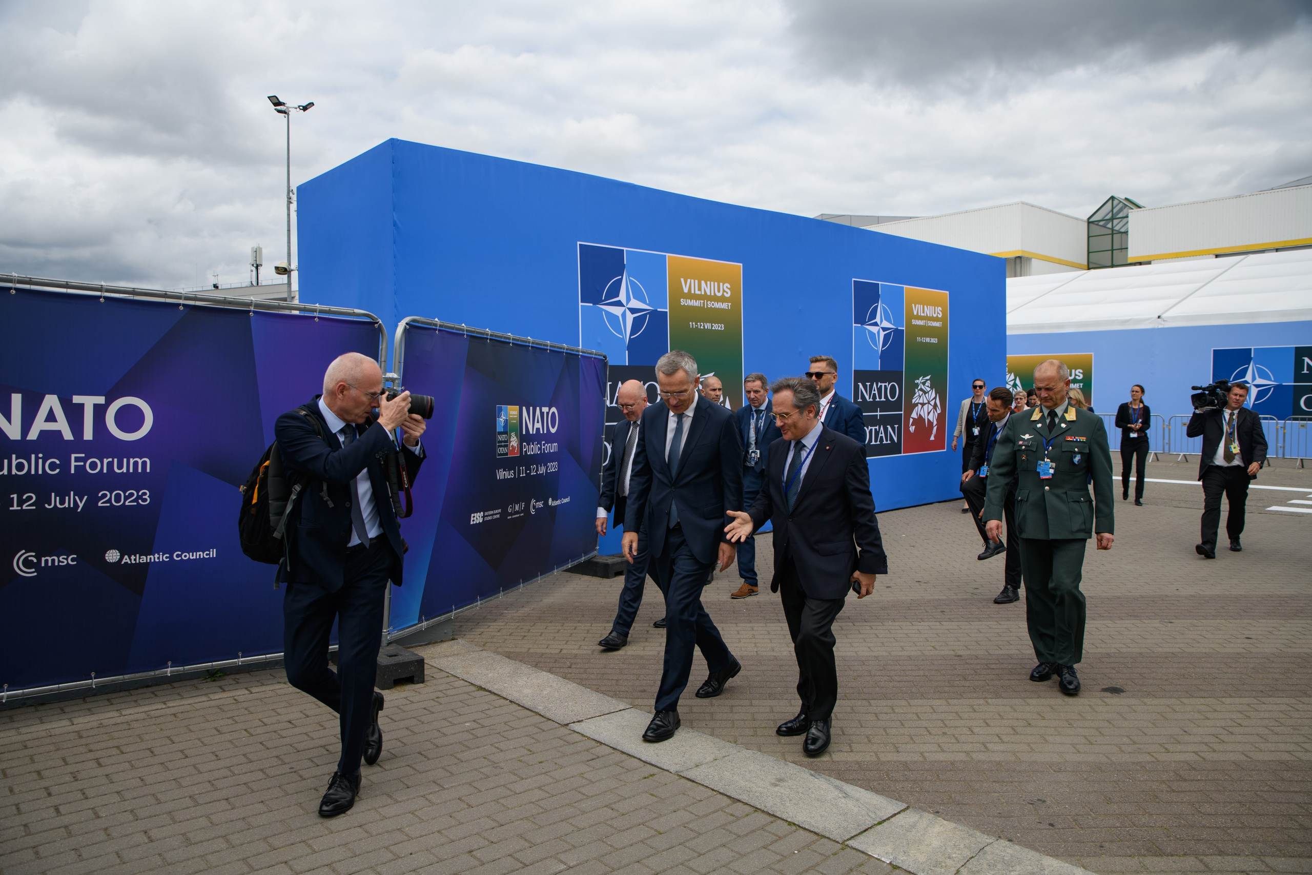 NATO viršūnių susitikimo užkulisiai Vilniuje. Fotografas — Aleksandras Savickis
