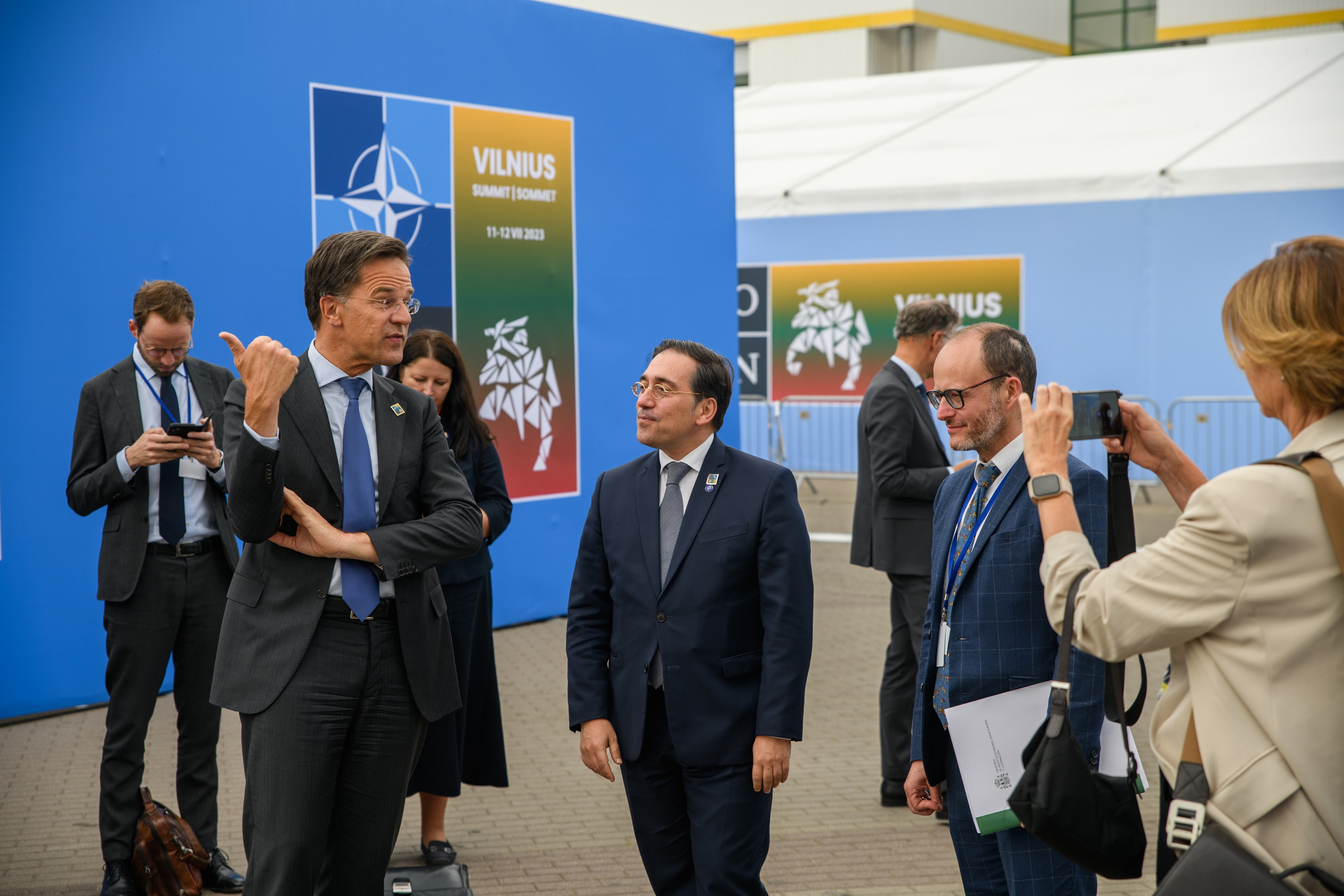 NATO viršūnių susitikimo užkulisiai Vilniuje. Fotografas — Aleksandras Savickis