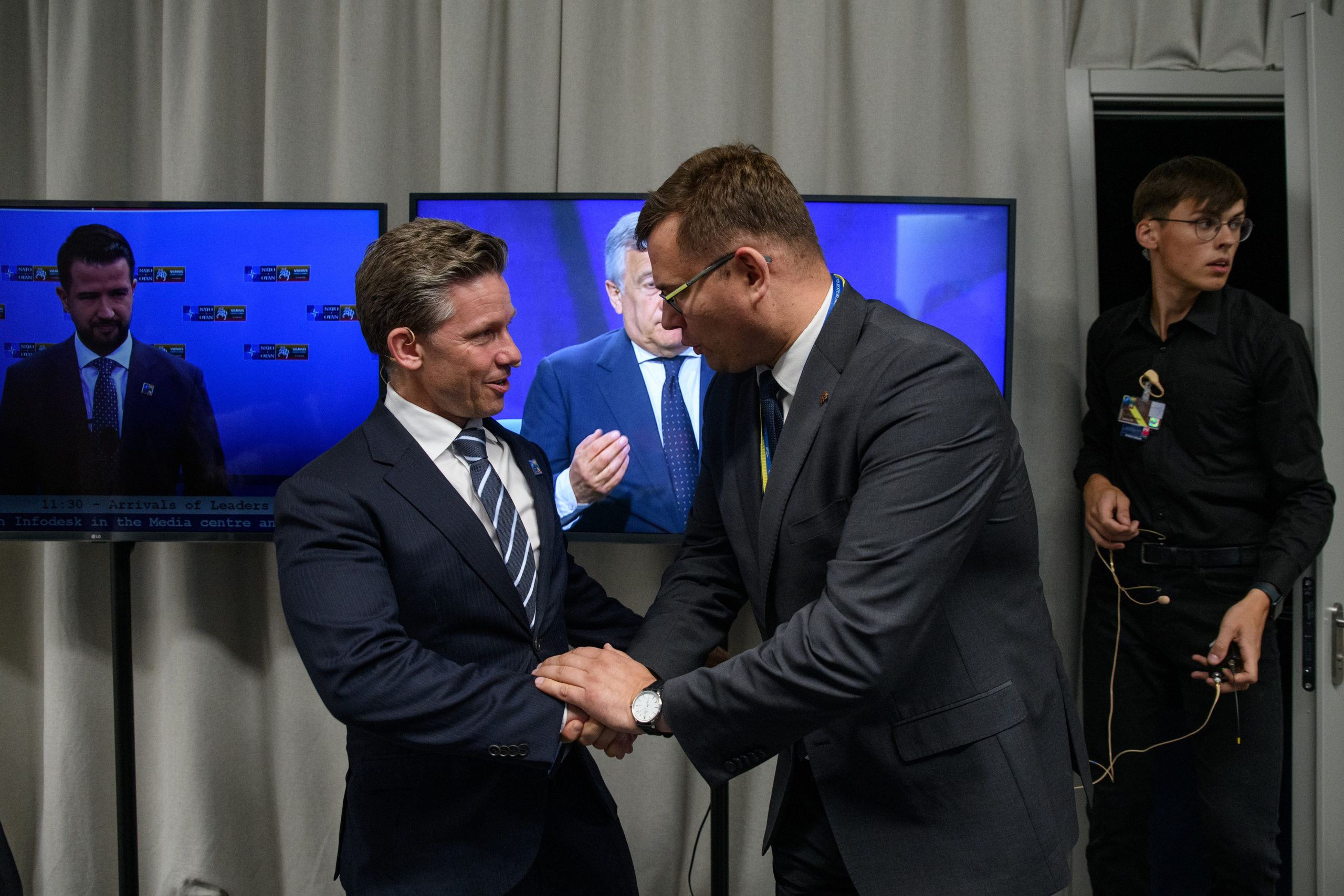 NATO viršūnių susitikimo užkulisiai Vilniuje. Fotografas — Aleksandras Savickis