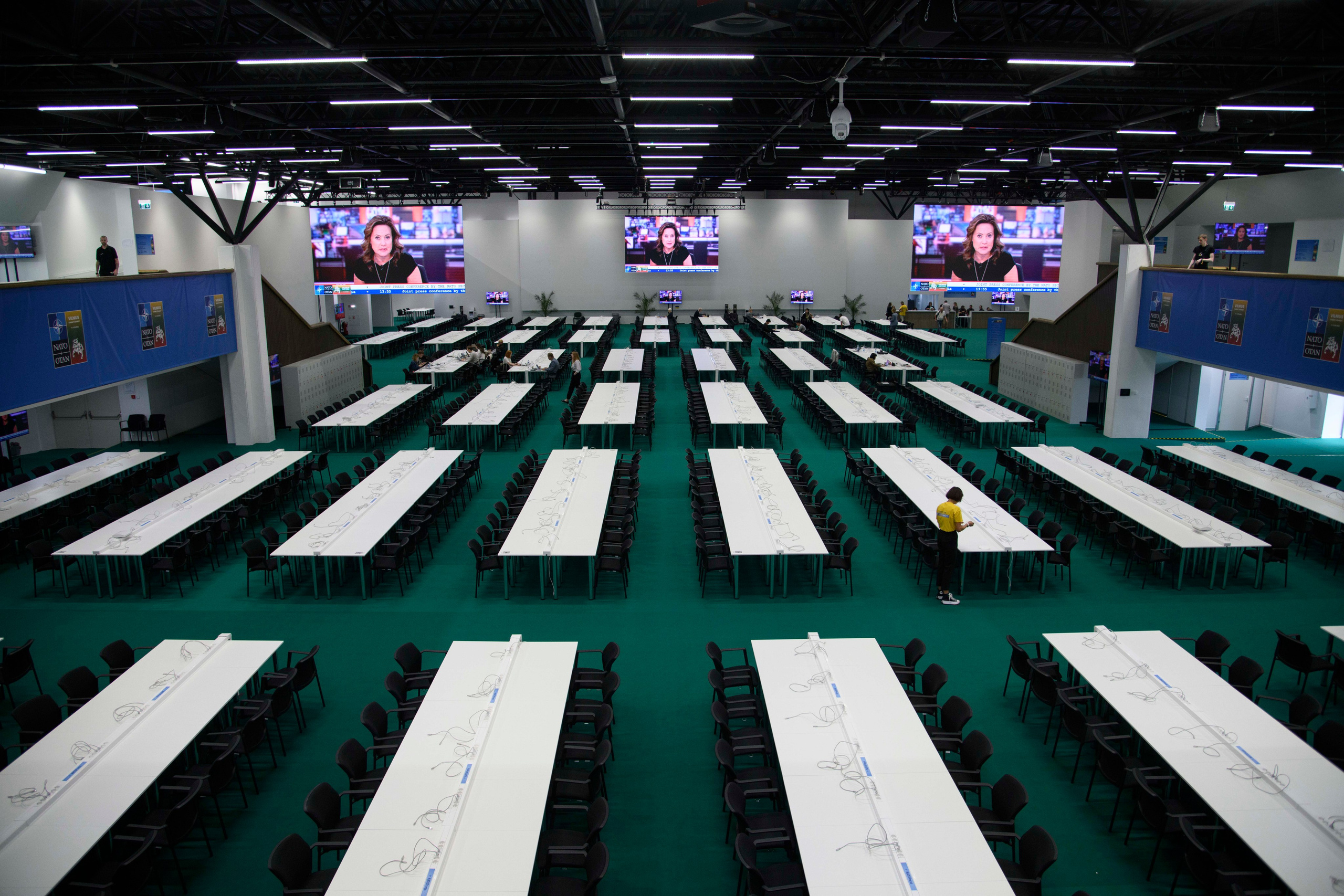 NATO viršūnių susitikimo užkulisiai Vilniuje. Fotografas — Aleksandras Savickis