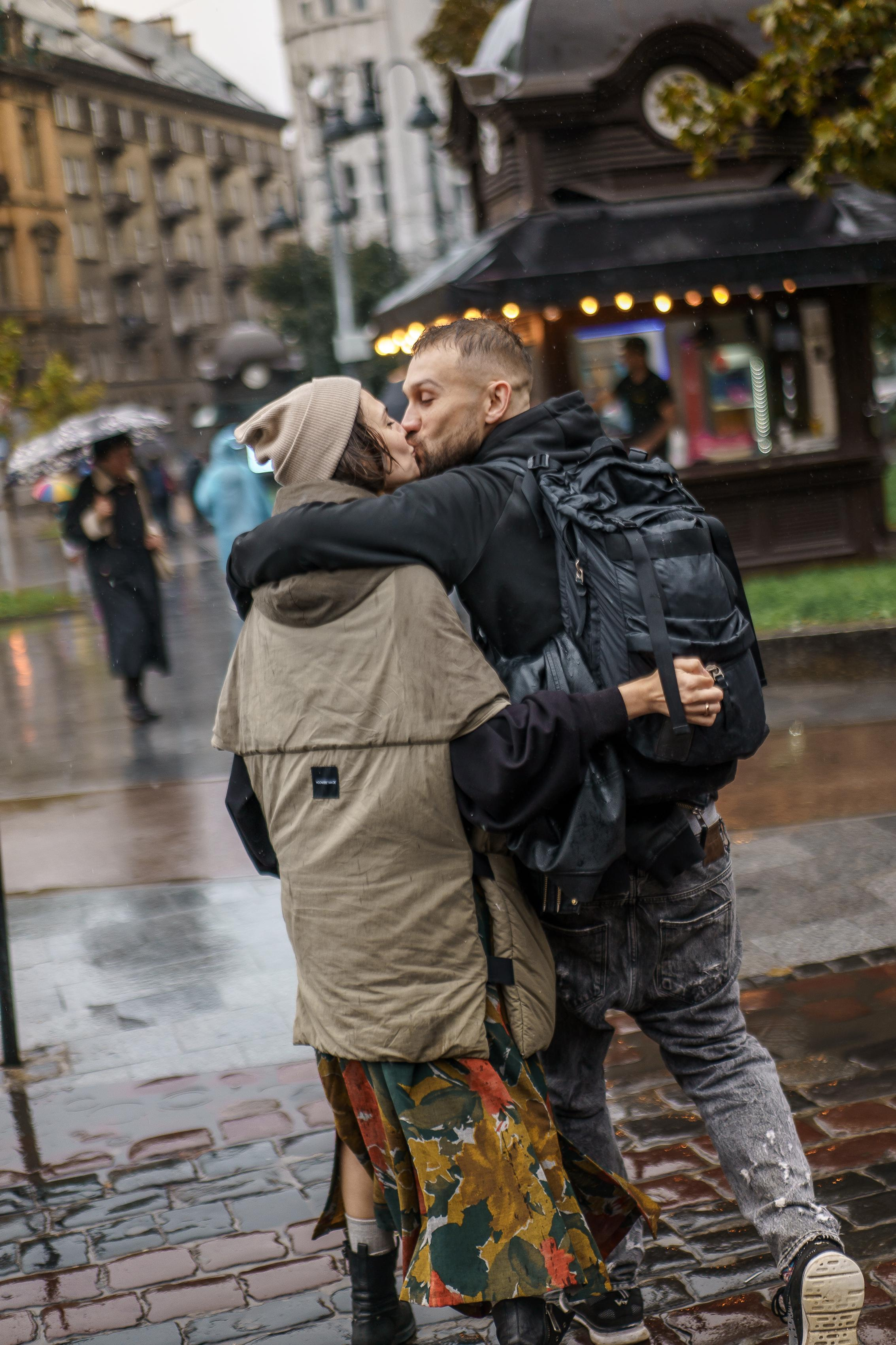Love walks through the rain. Тарас Бовт. Фотограф Львів. Портрети та репортаж з подій