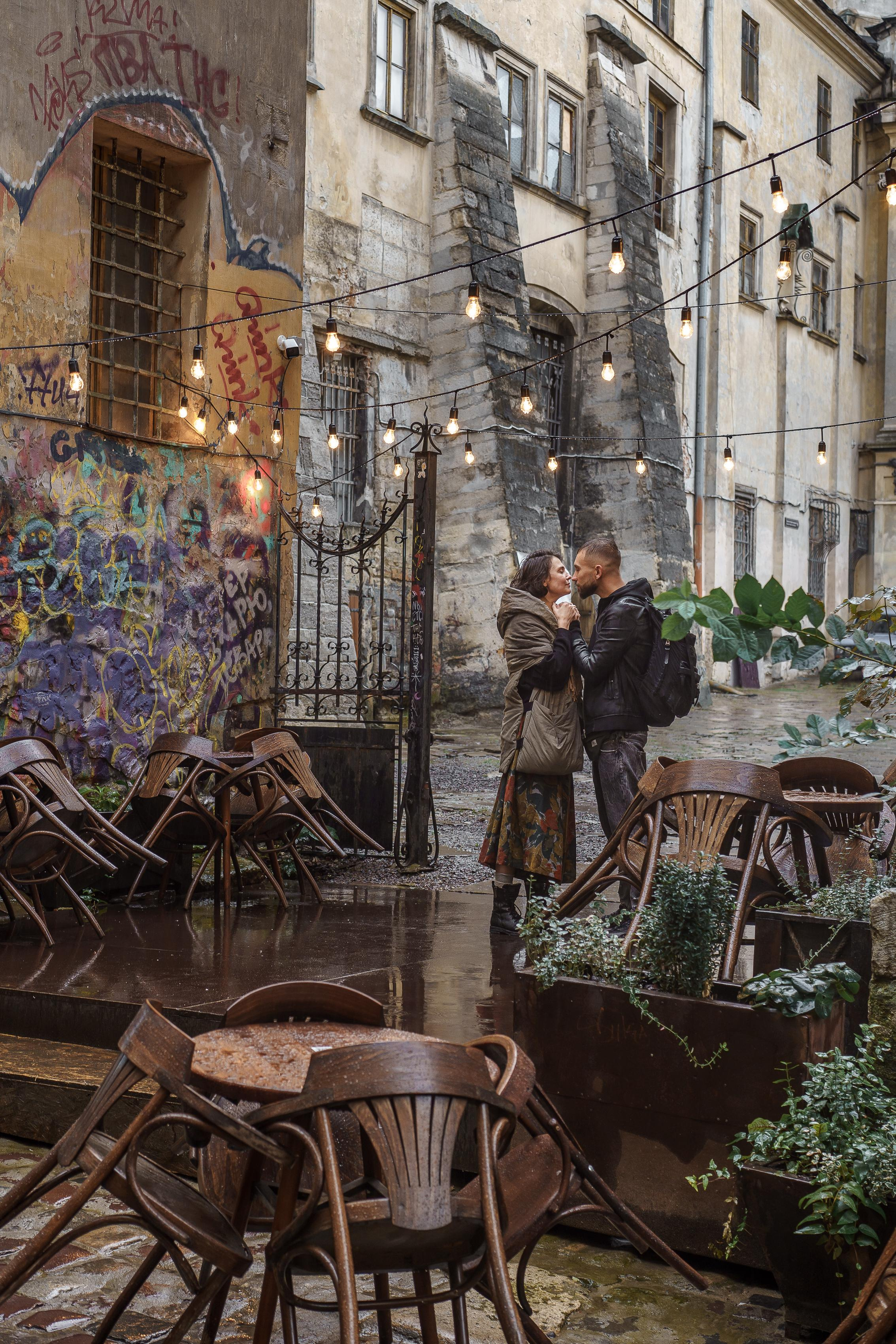 Love walks through the rain. Тарас Бовт. Фотограф Львів. Портрети та репортаж з подій