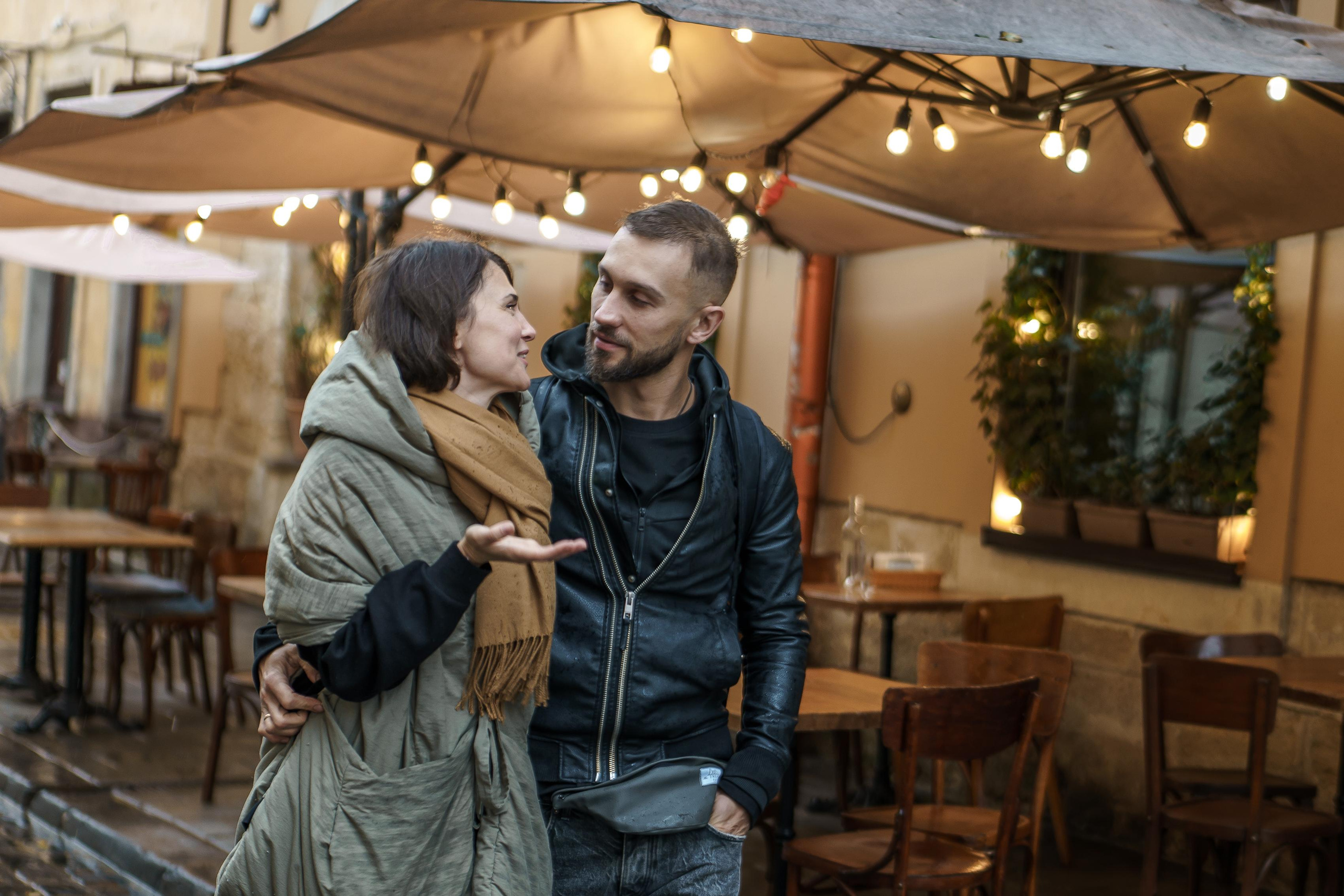 Love walks through the rain. Тарас Бовт. Фотограф Львів. Портрети та репортаж з подій
