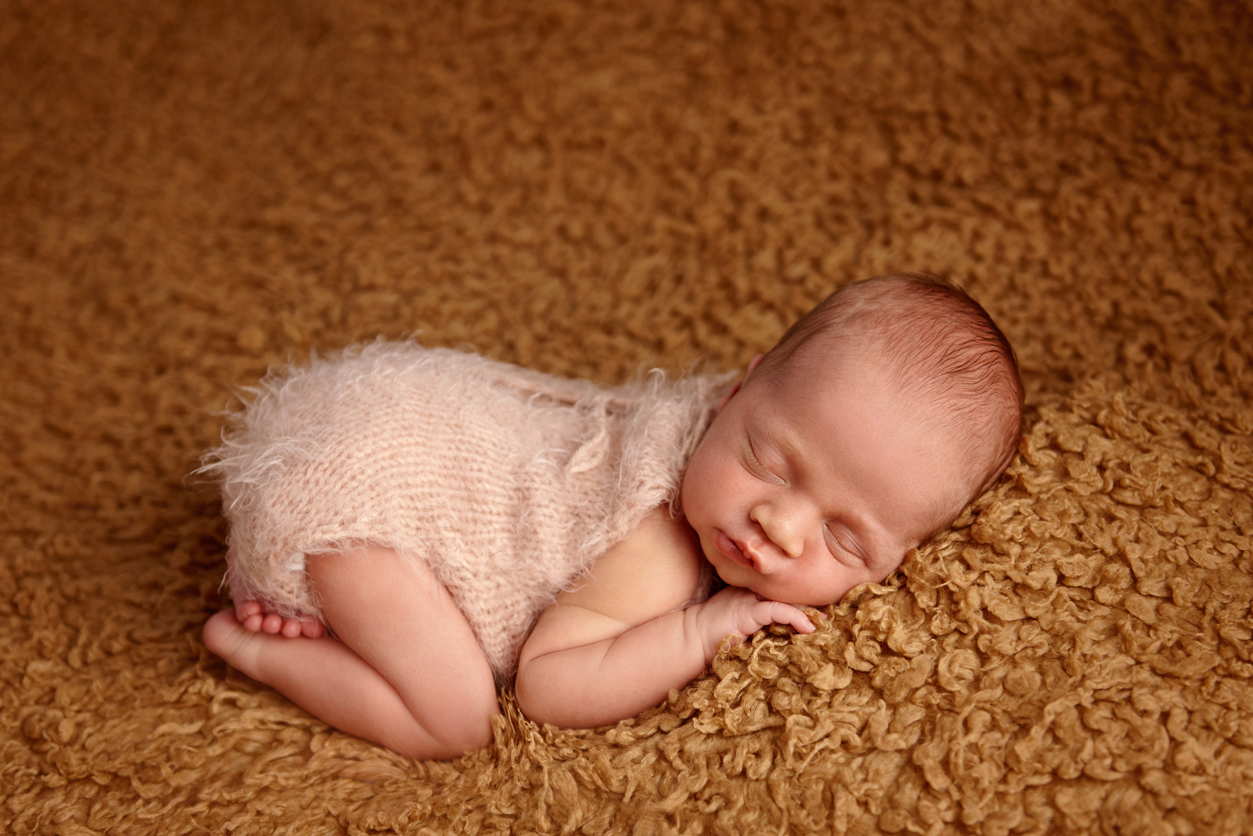 Фотосесії новонароджених малюків. Фотограф новонароджених діток та їх сімей в Тернополі