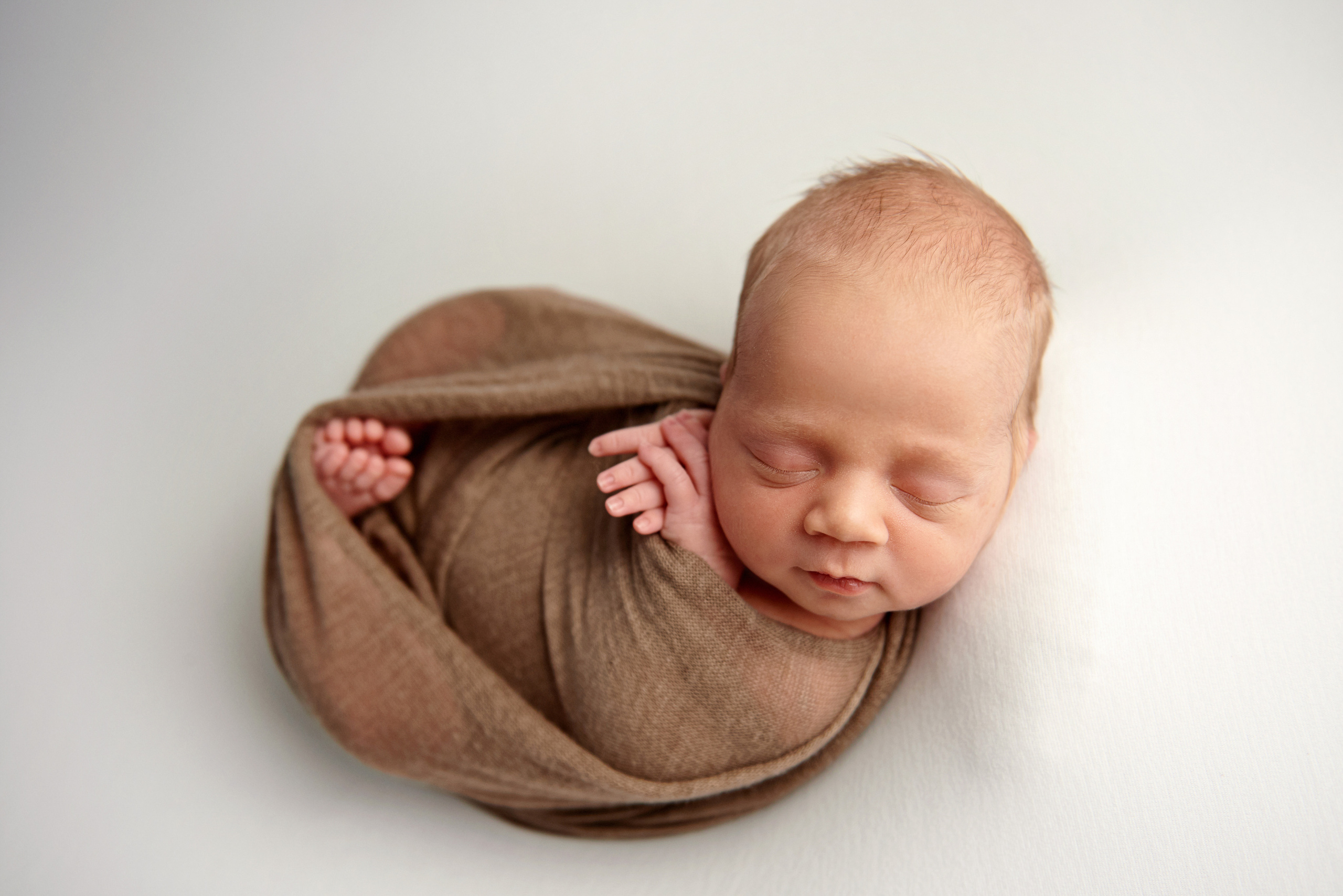 Фотосесії новонароджених малюків. Фотограф новонароджених діток та їх сімей в Тернополі