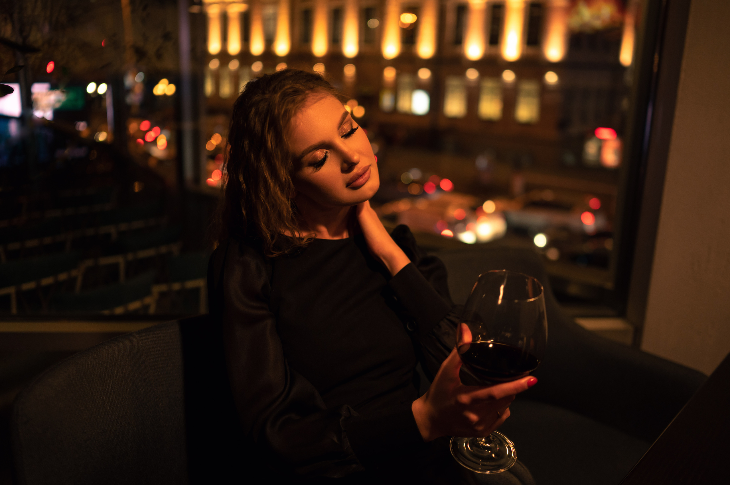 Фотосессия в интерьере красивого ресторана. Весільний і портретний фотограф в Києві Євген Ковачов