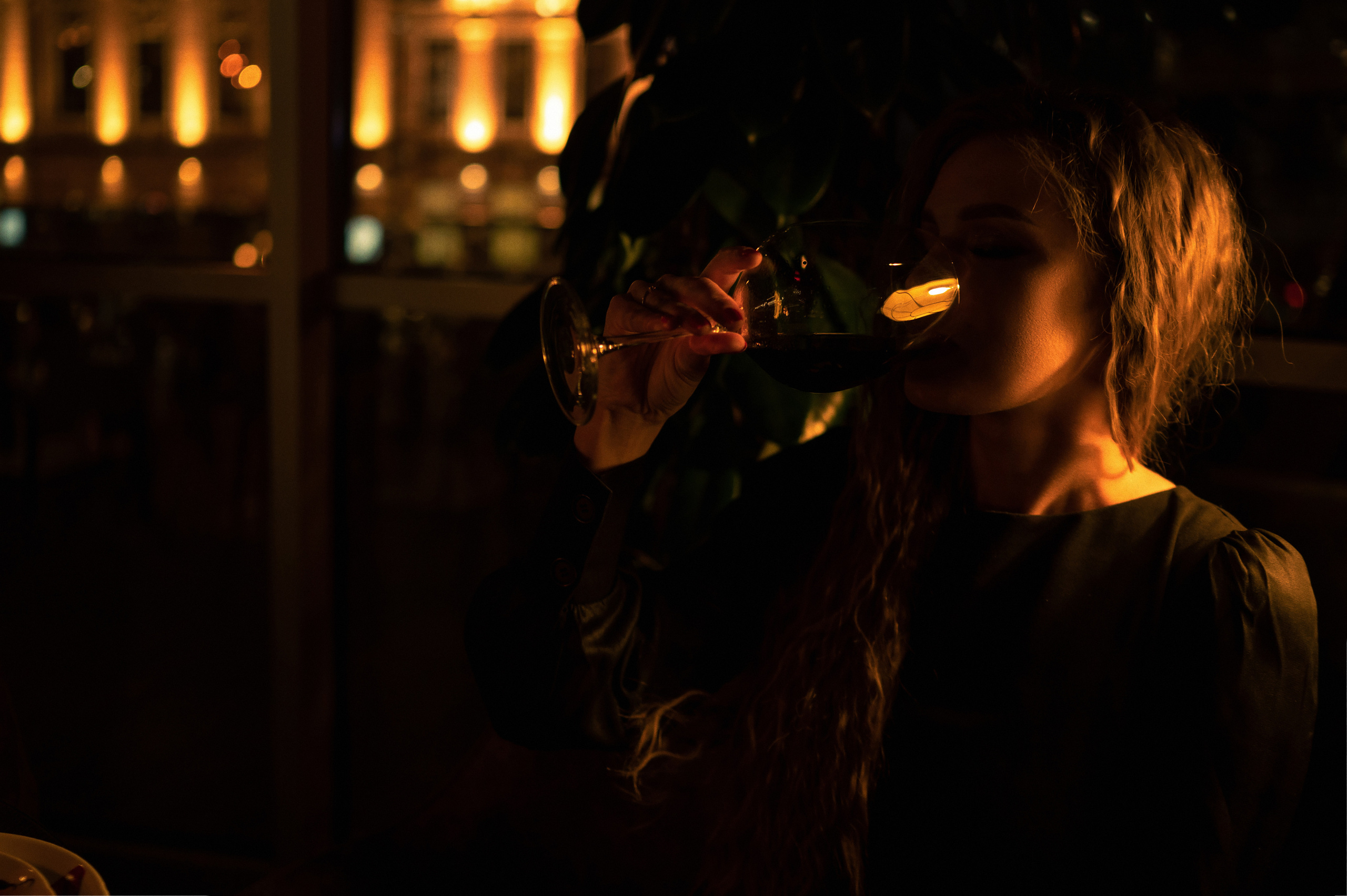 Фотосессия в интерьере красивого ресторана. Весільний і портретний фотограф в Києві Євген Ковачов