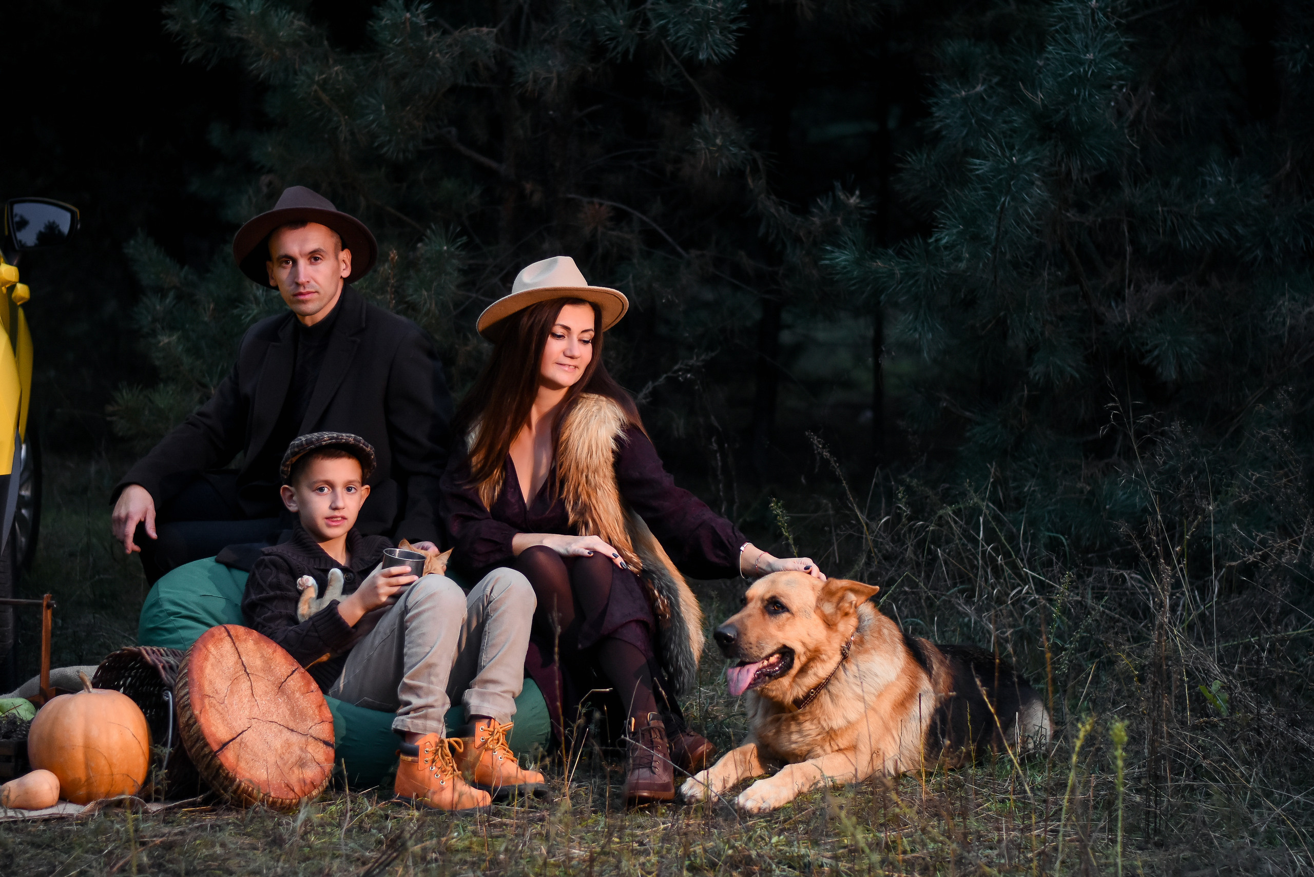 Прогулка в лесу всей семьёй. Детский и семейный фотограф Алёна Васильева