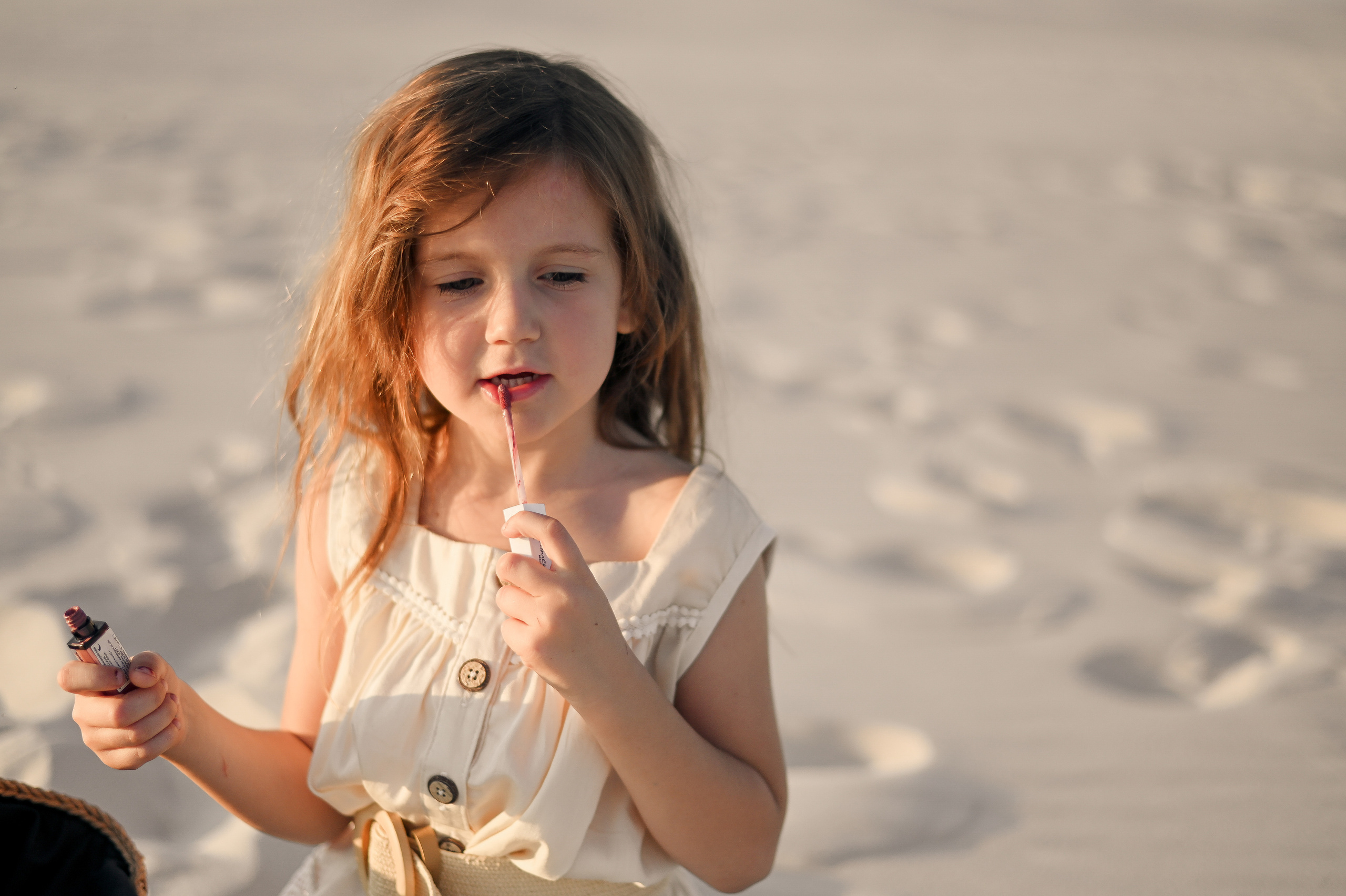 Прогулка на песках с дочуркой. Детский и семейный фотограф Алёна Васильева