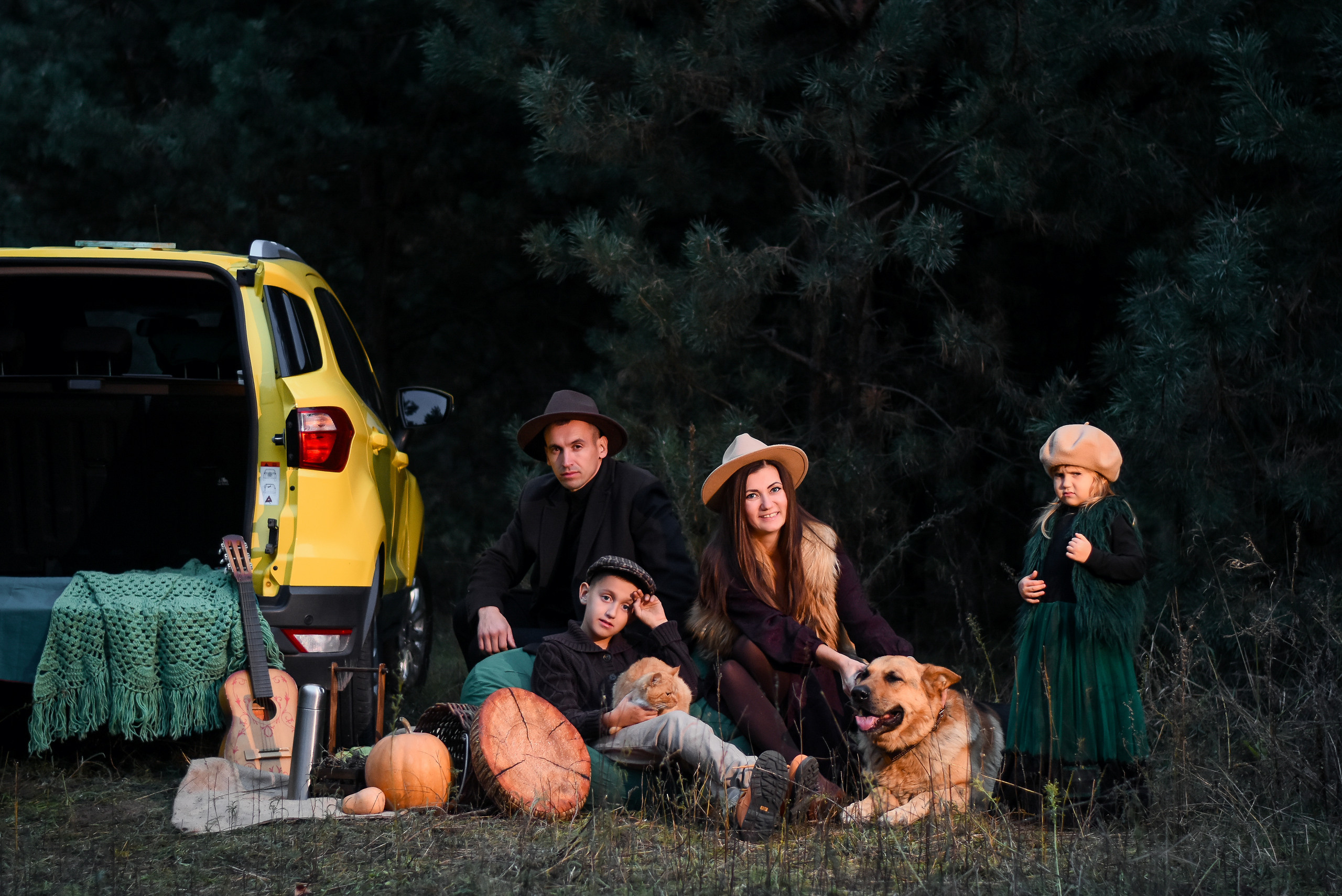 Прогулка в лесу всей семьёй. Детский и семейный фотограф Алёна Васильева