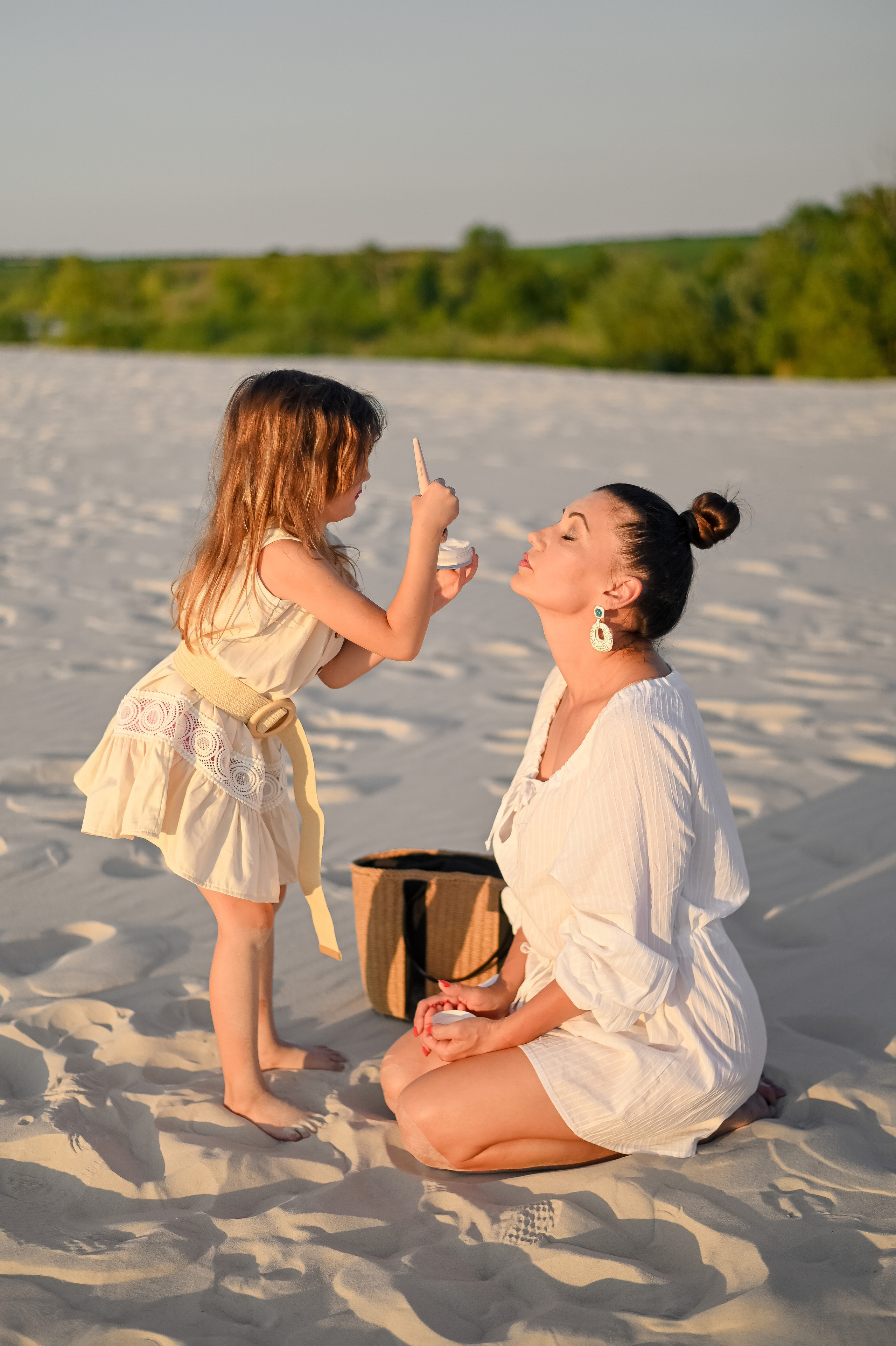 Прогулка на песках с дочуркой. Детский и семейный фотограф Алёна Васильева