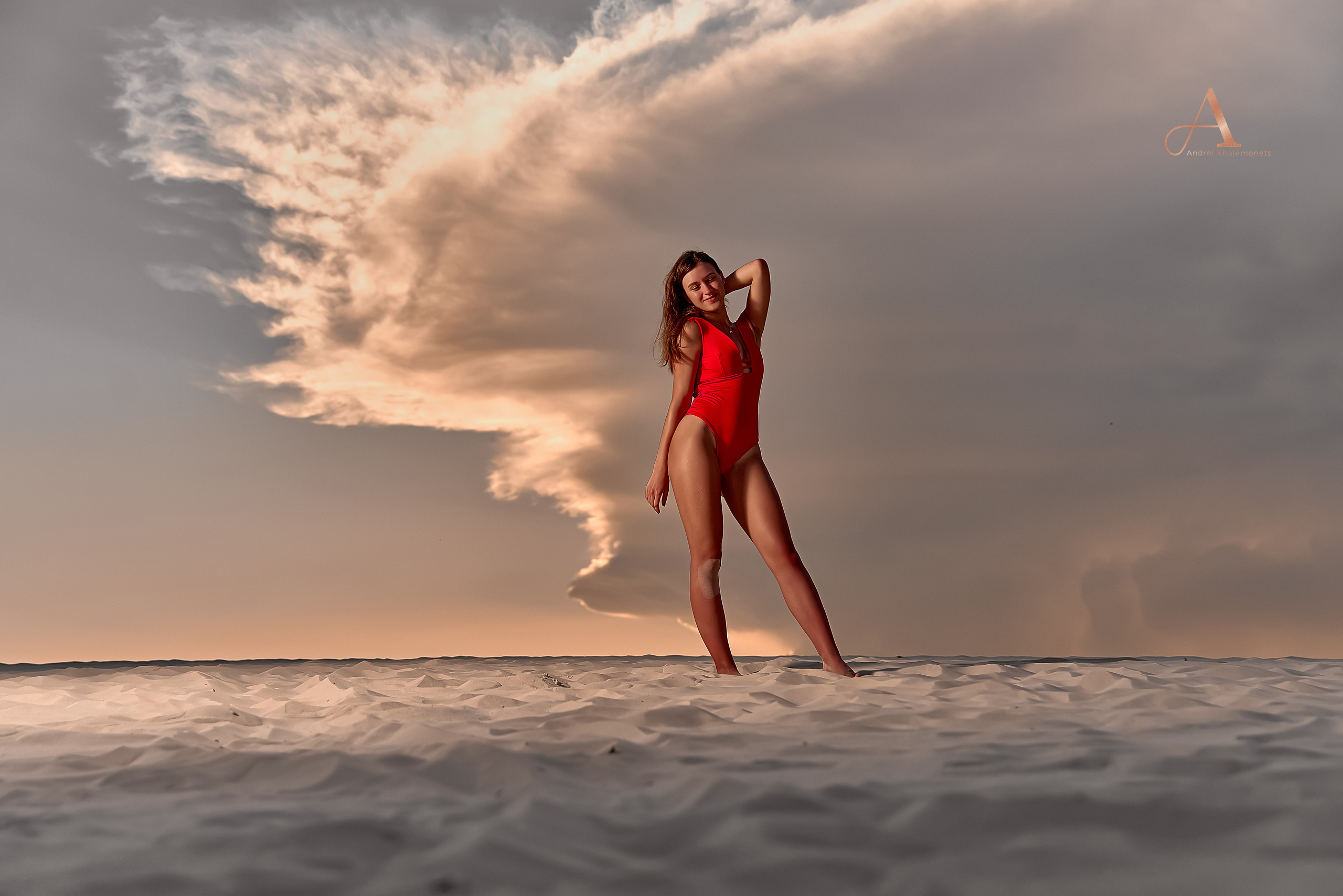 Красивая девушка в красном боди, фотосессия на закате от лучшего фотографа, украинские мальдивы.