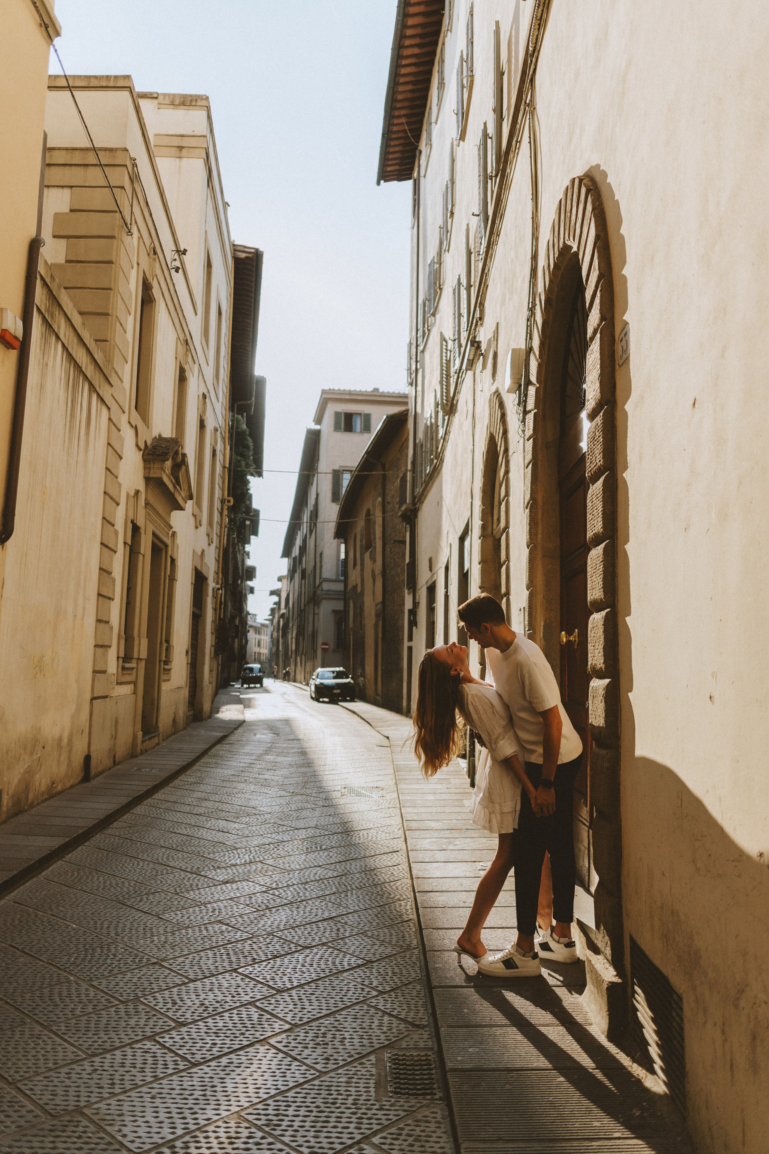 Couple Photoshoot Florence | Romantic Session at Ponte Vecchio & Uffizi. Wedding Photographer in Florence, Pisa & Tuscany | Candid & Elegant Photography in Italy