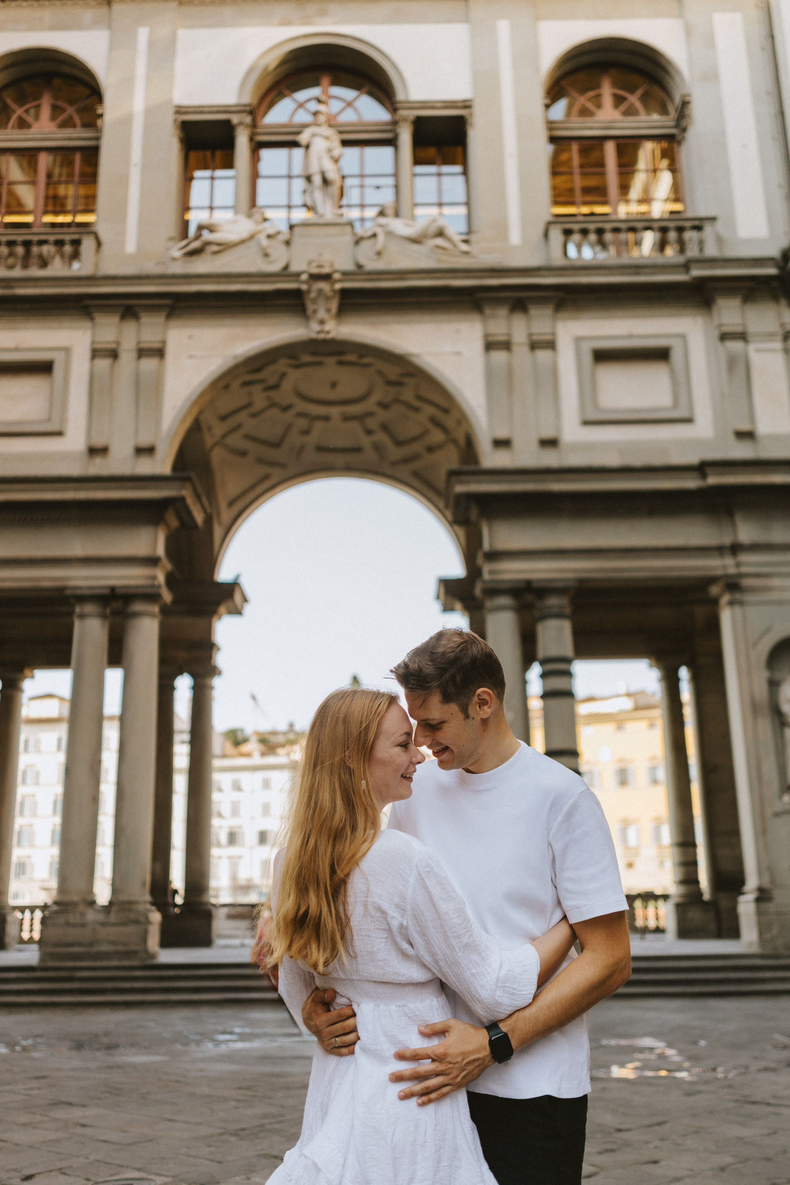 Couple Photoshoot Florence | Romantic Session at Ponte Vecchio & Uffizi. Wedding Photographer in Florence, Pisa & Tuscany | Candid & Elegant Photography in Italy