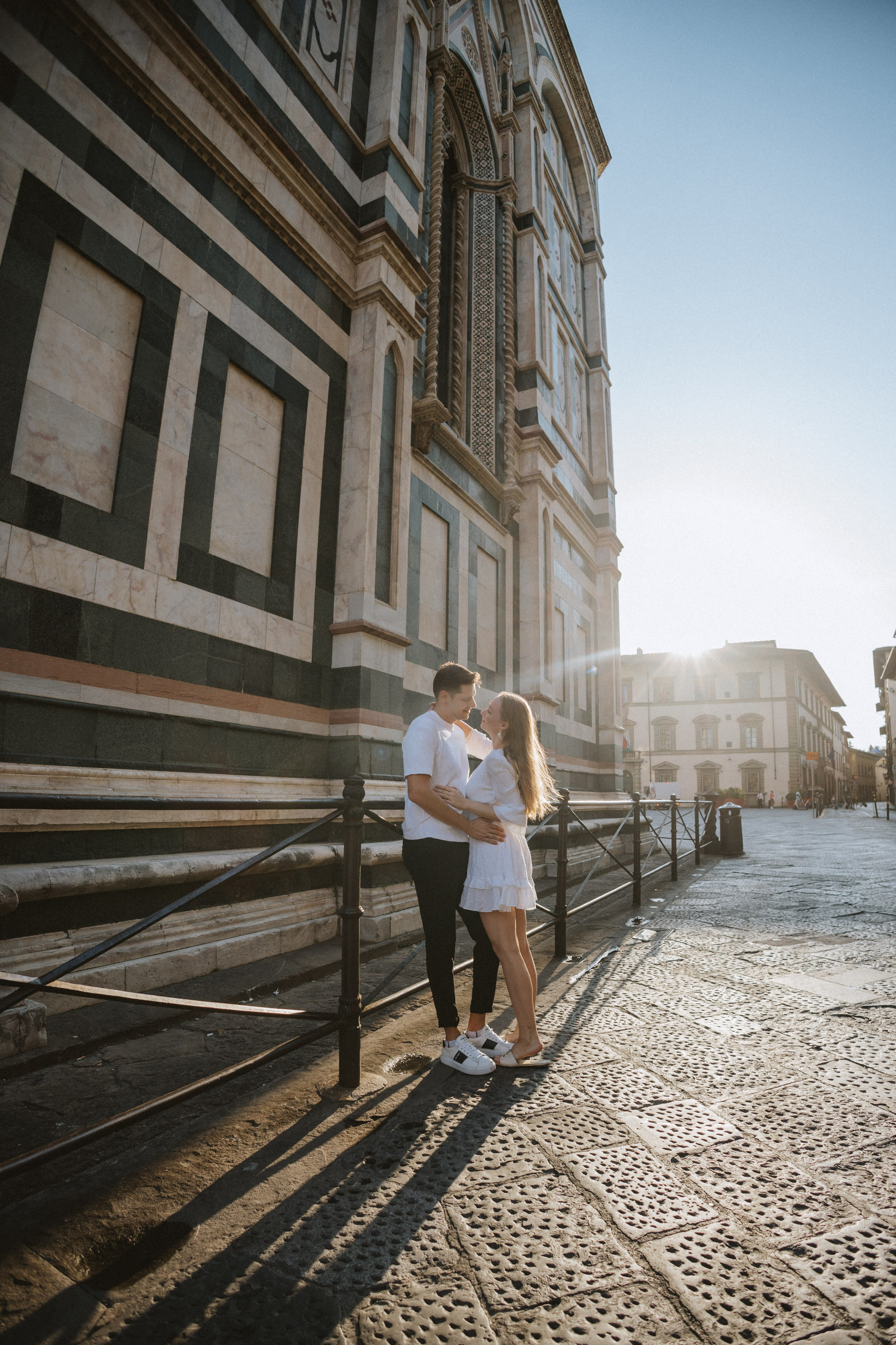 Couple Photoshoot Florence | Romantic Session at Ponte Vecchio & Uffizi. Wedding Photographer in Florence, Pisa & Tuscany | Candid & Elegant Photography in Italy