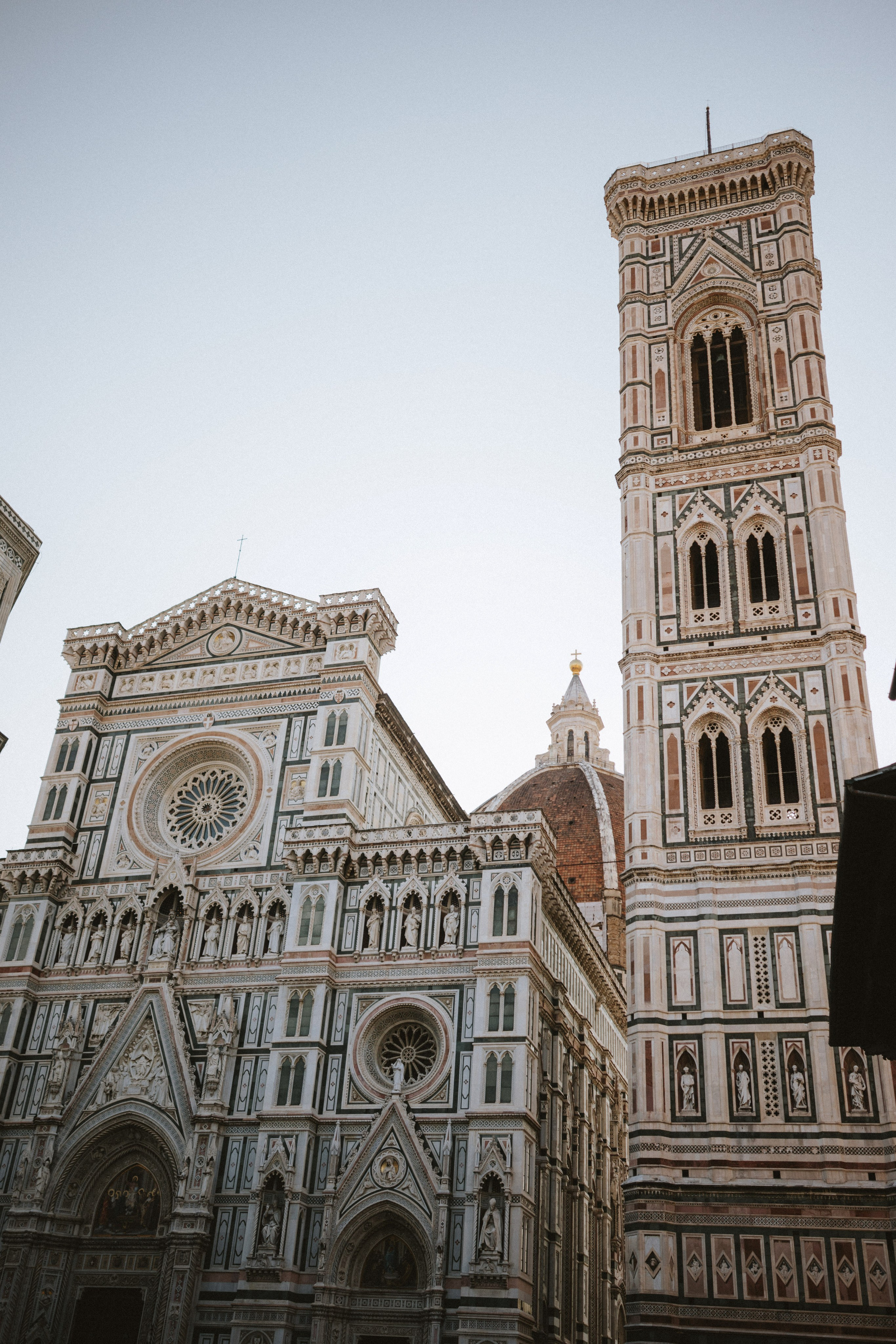 Couple Photoshoot Florence | Romantic Session at Ponte Vecchio & Uffizi. Wedding Photographer in Florence, Pisa & Tuscany | Candid & Elegant Photography in Italy