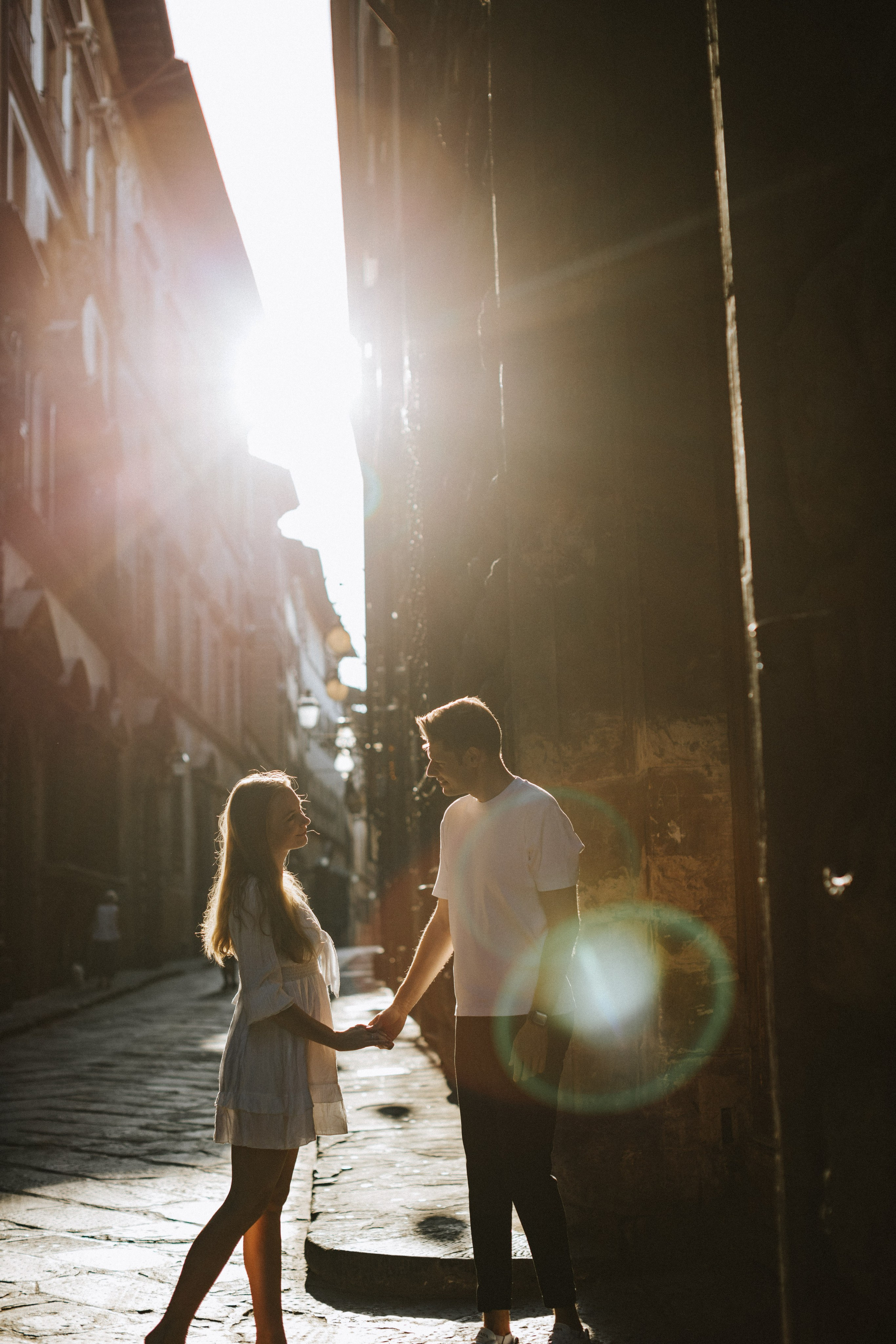 Couple Photoshoot Florence | Romantic Session at Ponte Vecchio & Uffizi. Wedding Photographer in Florence, Pisa & Tuscany | Candid & Elegant Photography in Italy