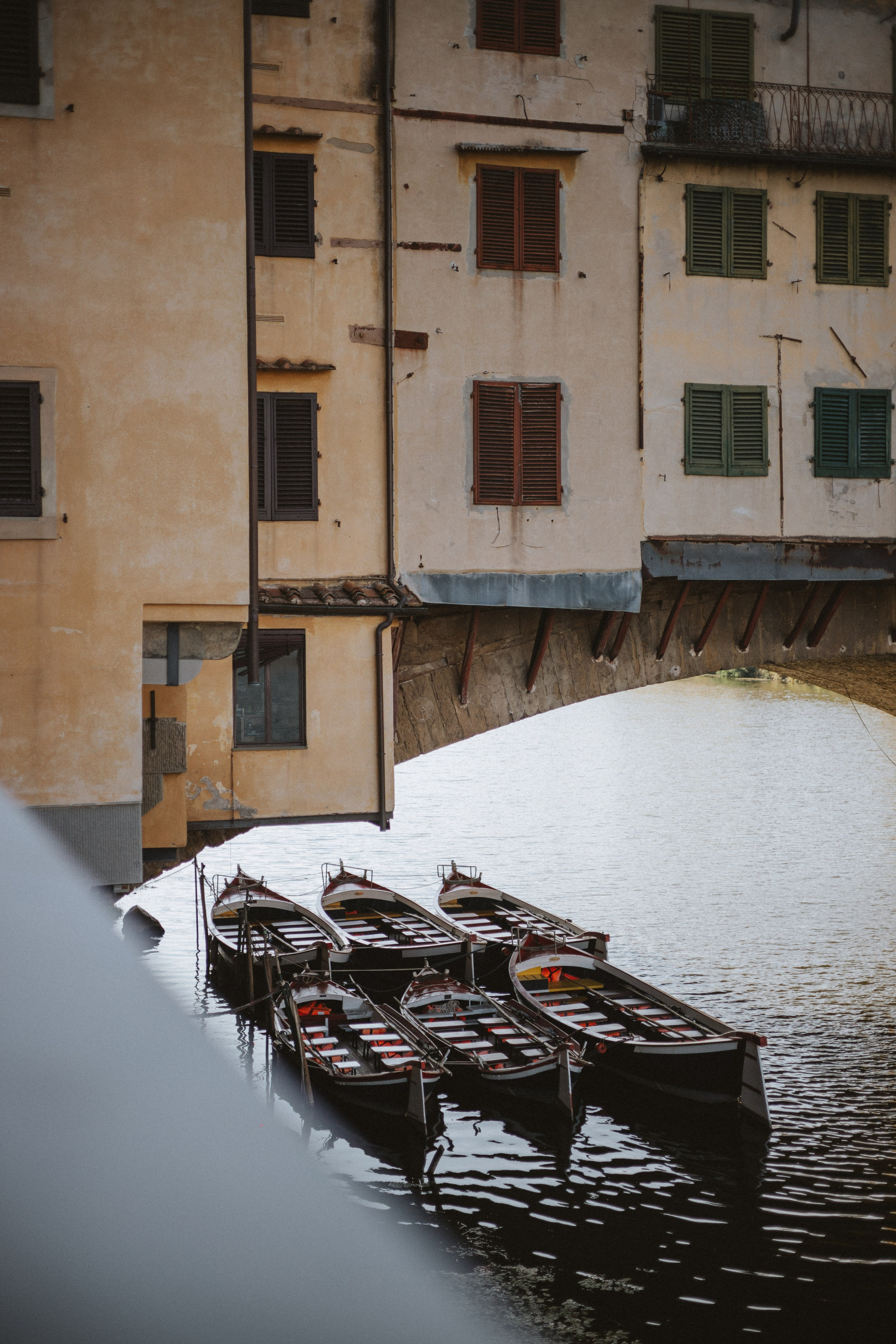Couple Photoshoot Florence | Romantic Session at Ponte Vecchio & Uffizi. Wedding Photographer in Florence, Pisa & Tuscany | Candid & Elegant Photography in Italy