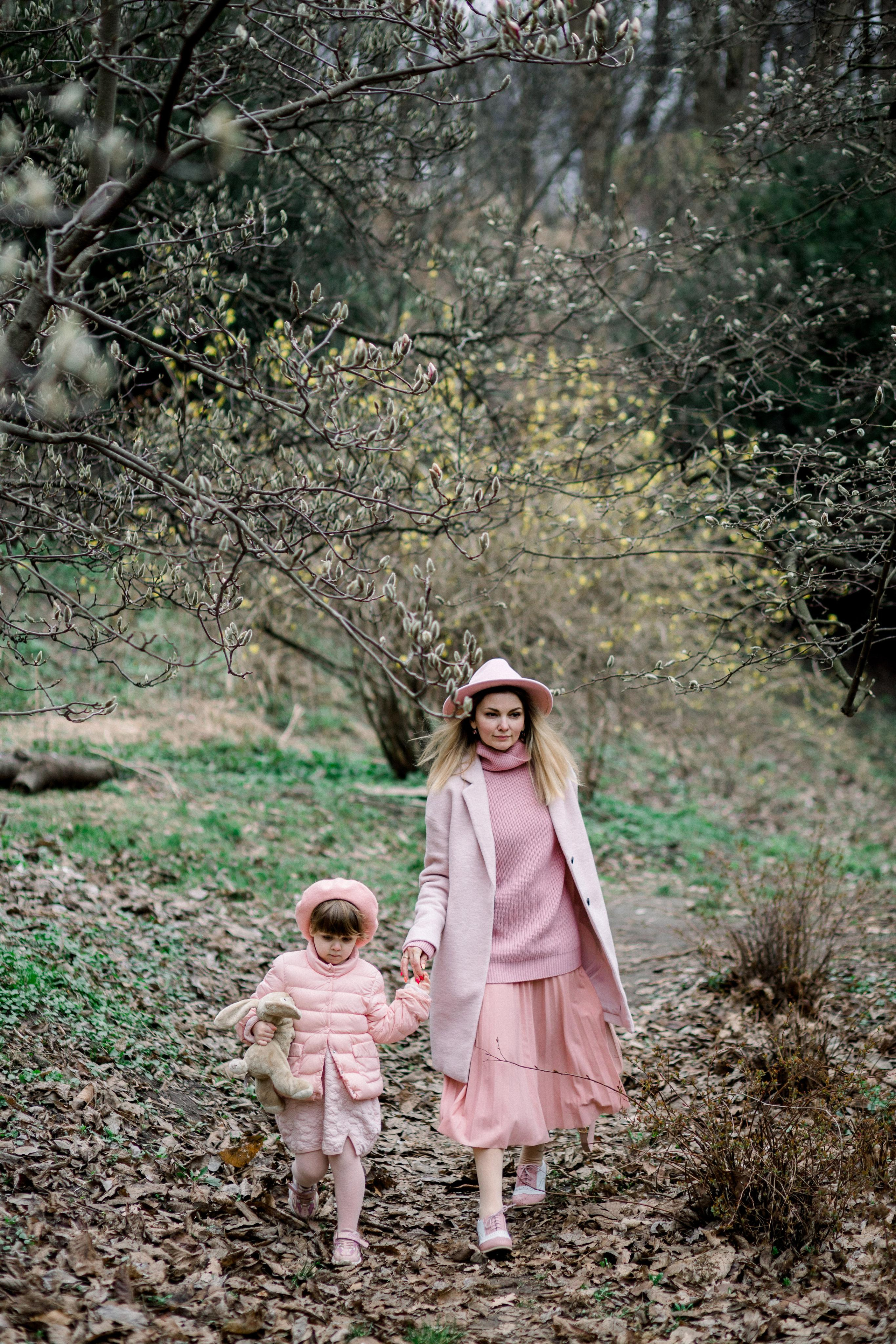 Фотосессия мамы и дочки в ботаническом саду им. Фомина. Wedding Photographer in Florence, Pisa & Tuscany | Candid & Elegant Photography in Italy