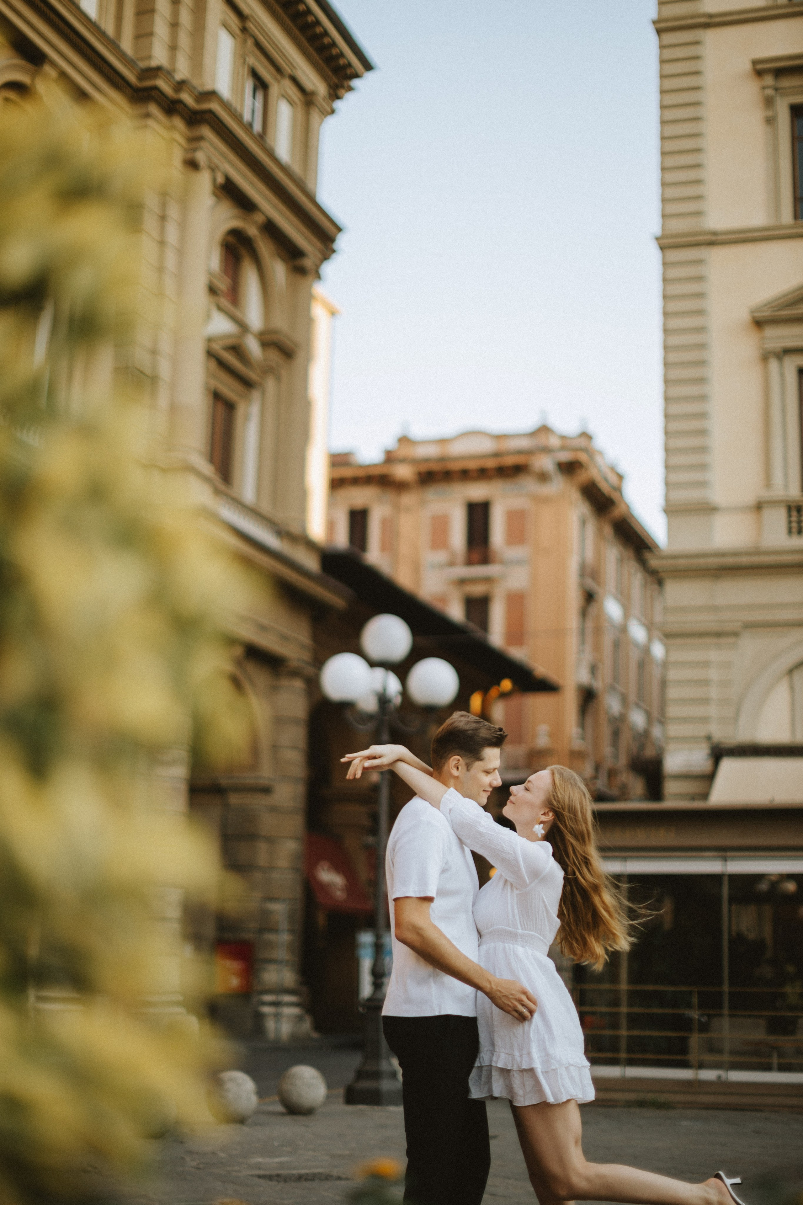 Couple Photoshoot Florence | Romantic Session at Ponte Vecchio & Uffizi. Wedding Photographer in Florence, Pisa & Tuscany | Candid & Elegant Photography in Italy