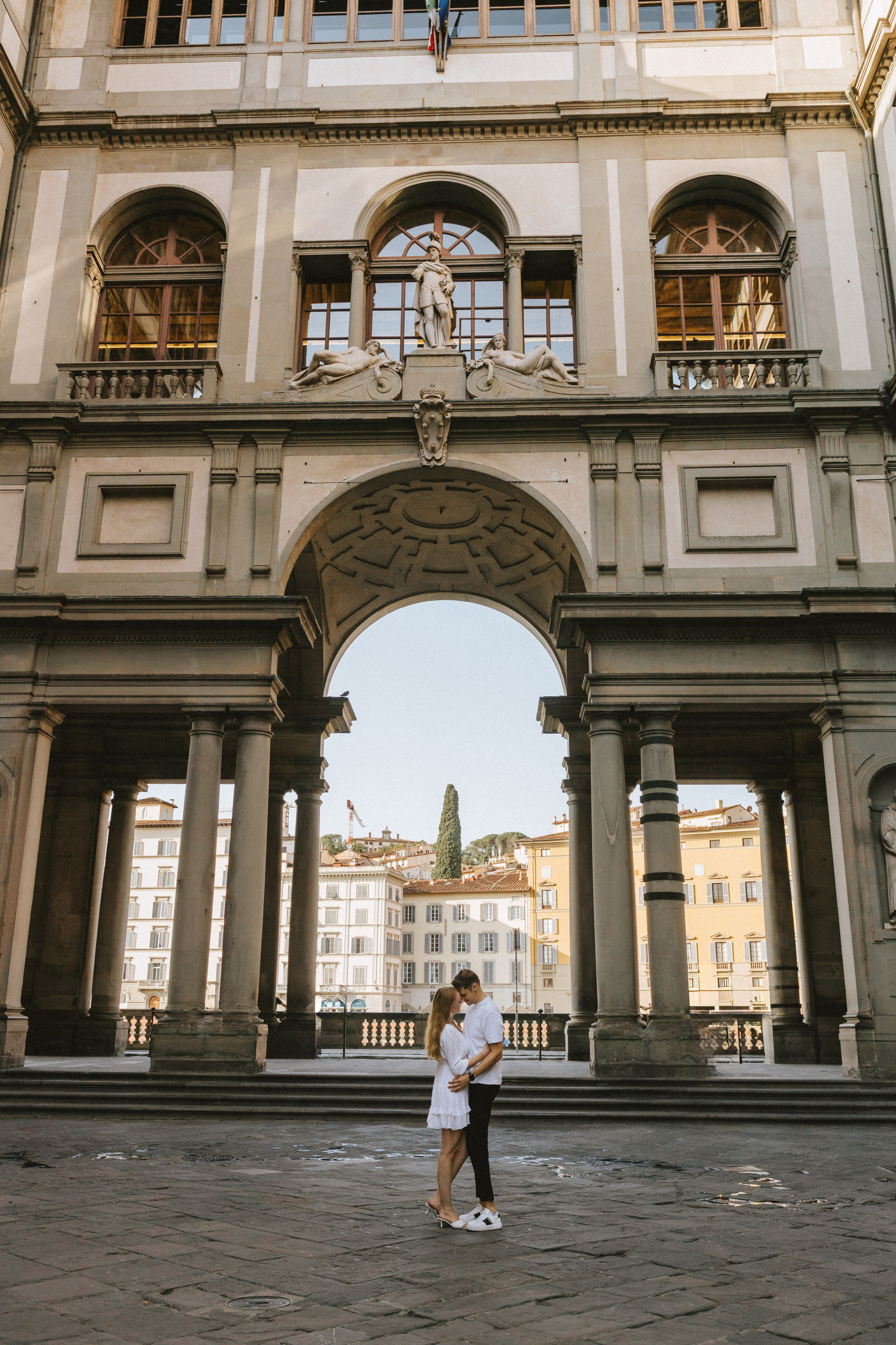 Couple Photoshoot Florence | Romantic Session at Ponte Vecchio & Uffizi. Wedding Photographer in Florence, Pisa & Tuscany | Candid & Elegant Photography in Italy