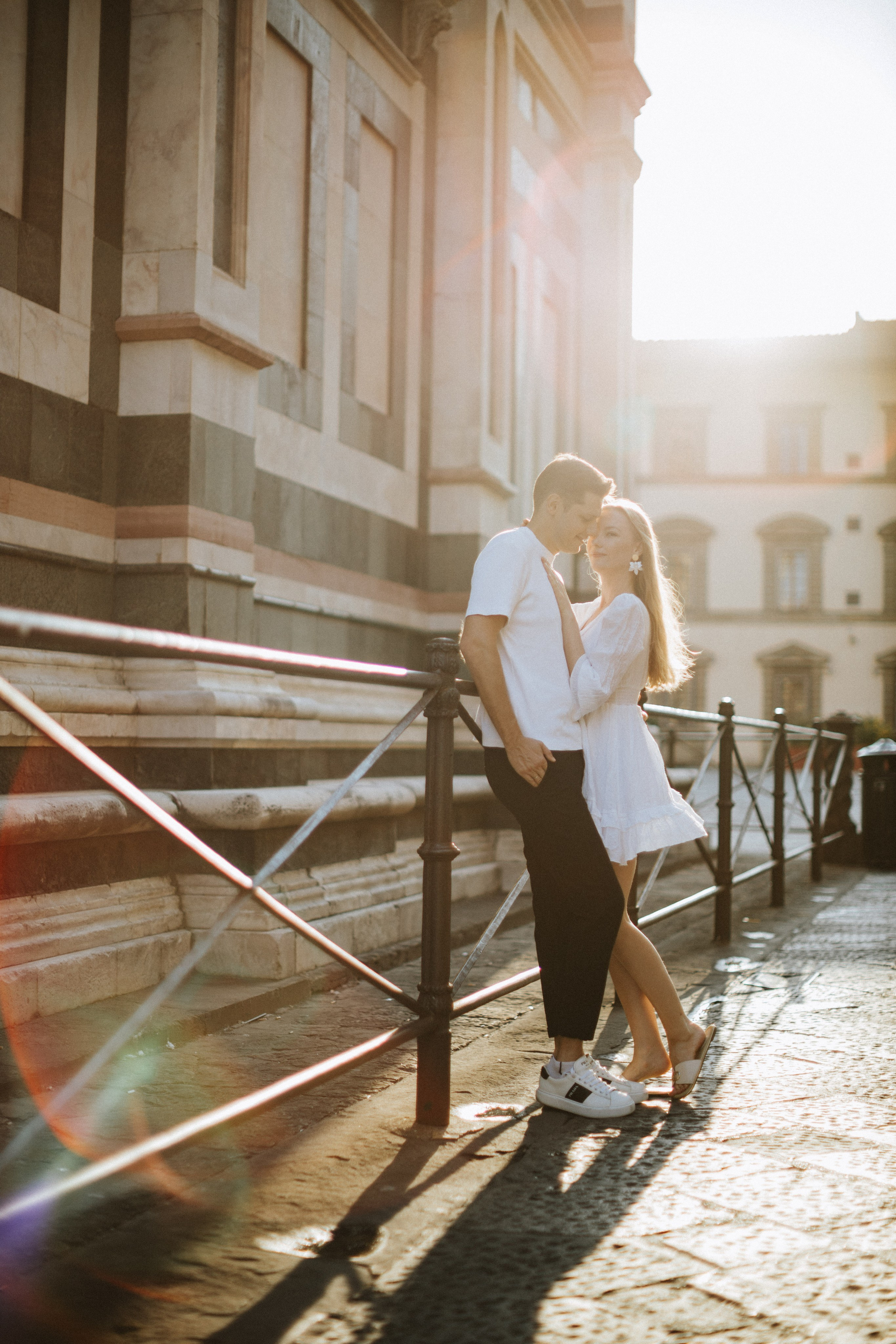 Couple Photoshoot Florence | Romantic Session at Ponte Vecchio & Uffizi. Wedding Photographer in Florence, Pisa & Tuscany | Candid & Elegant Photography in Italy