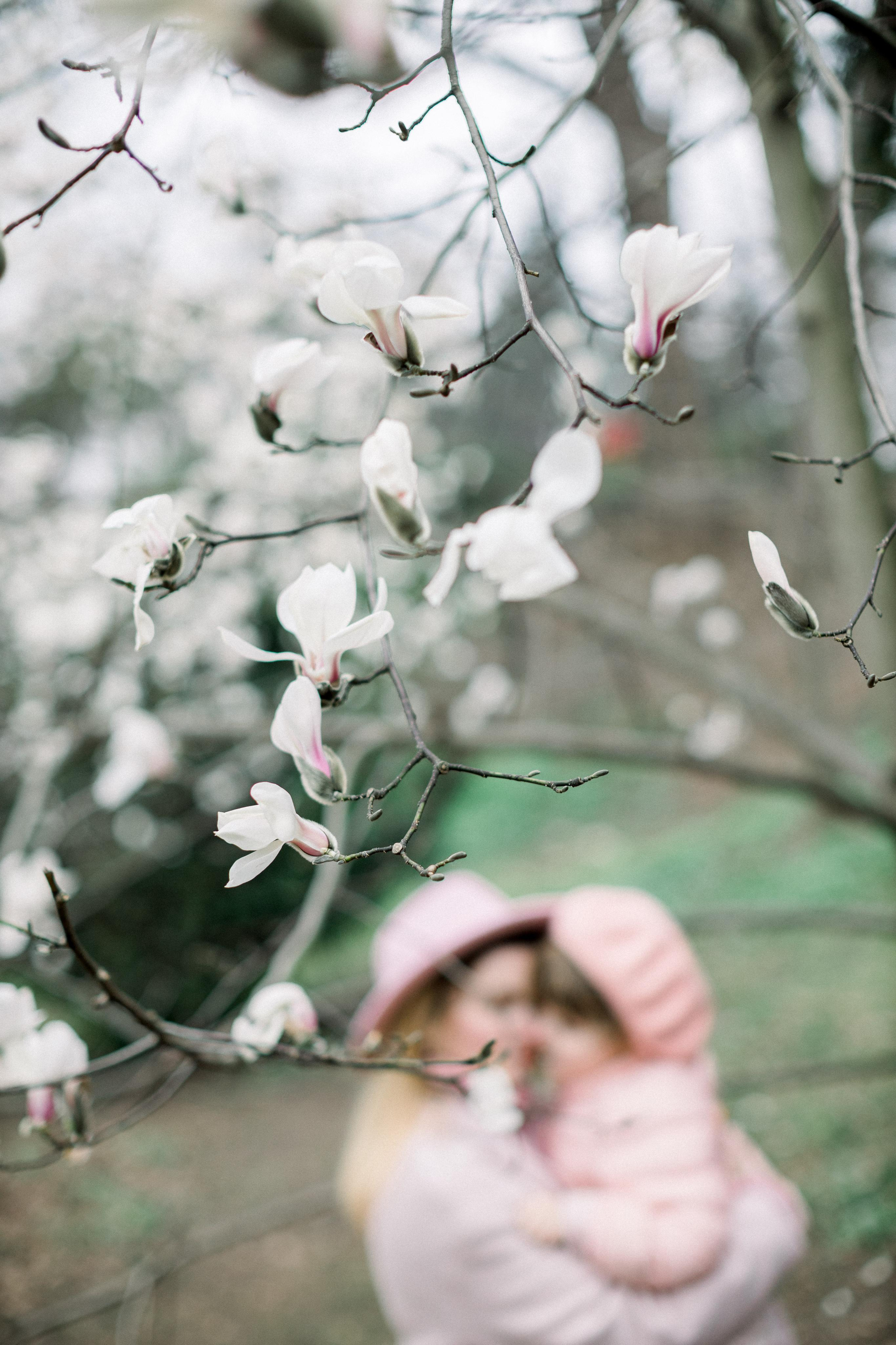 Фотосессия мамы и дочки в ботаническом саду им. Фомина. Wedding Photographer in Florence, Pisa & Tuscany | Candid & Elegant Photography in Italy